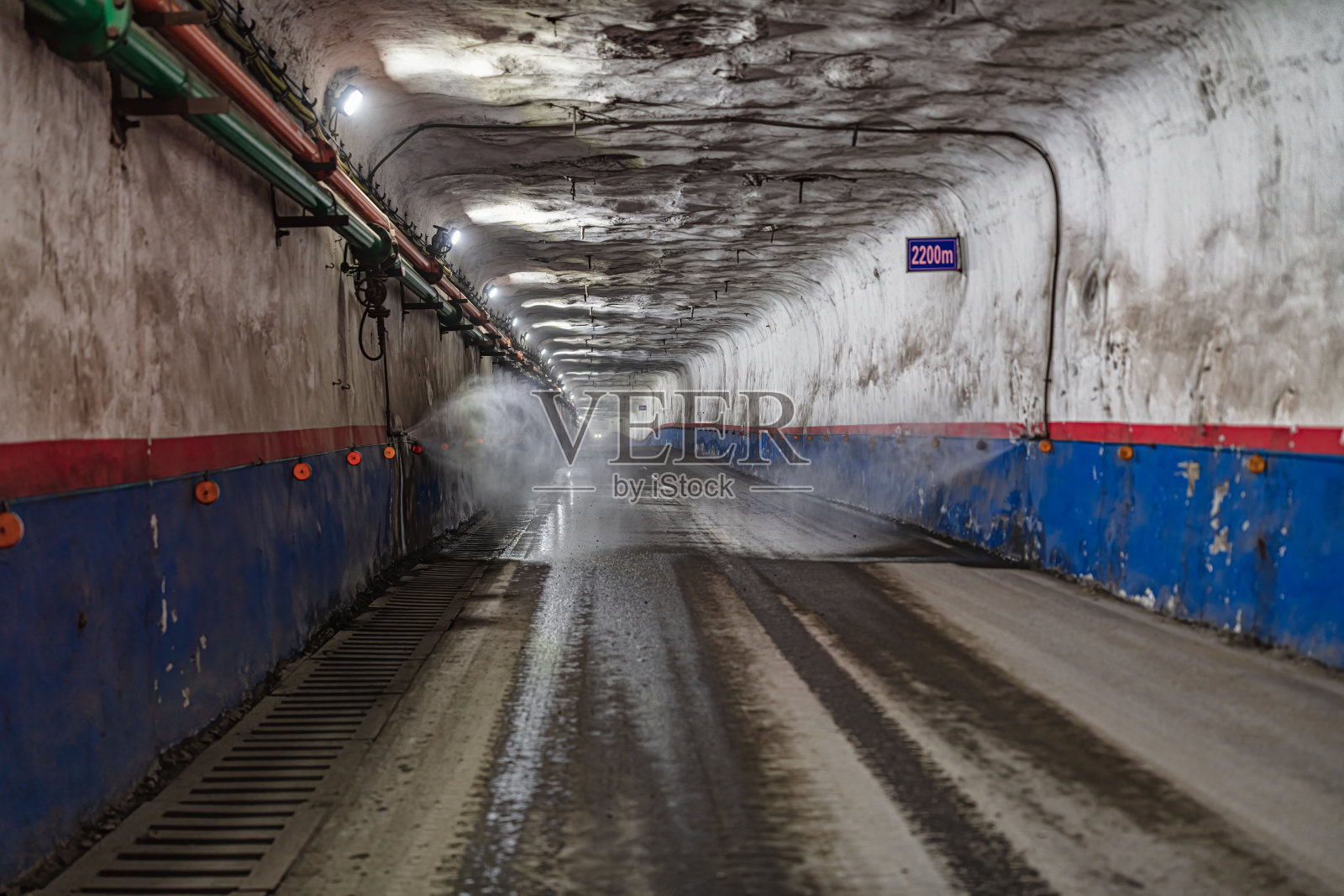 煤矿井下廊道支护系统照片摄影图片