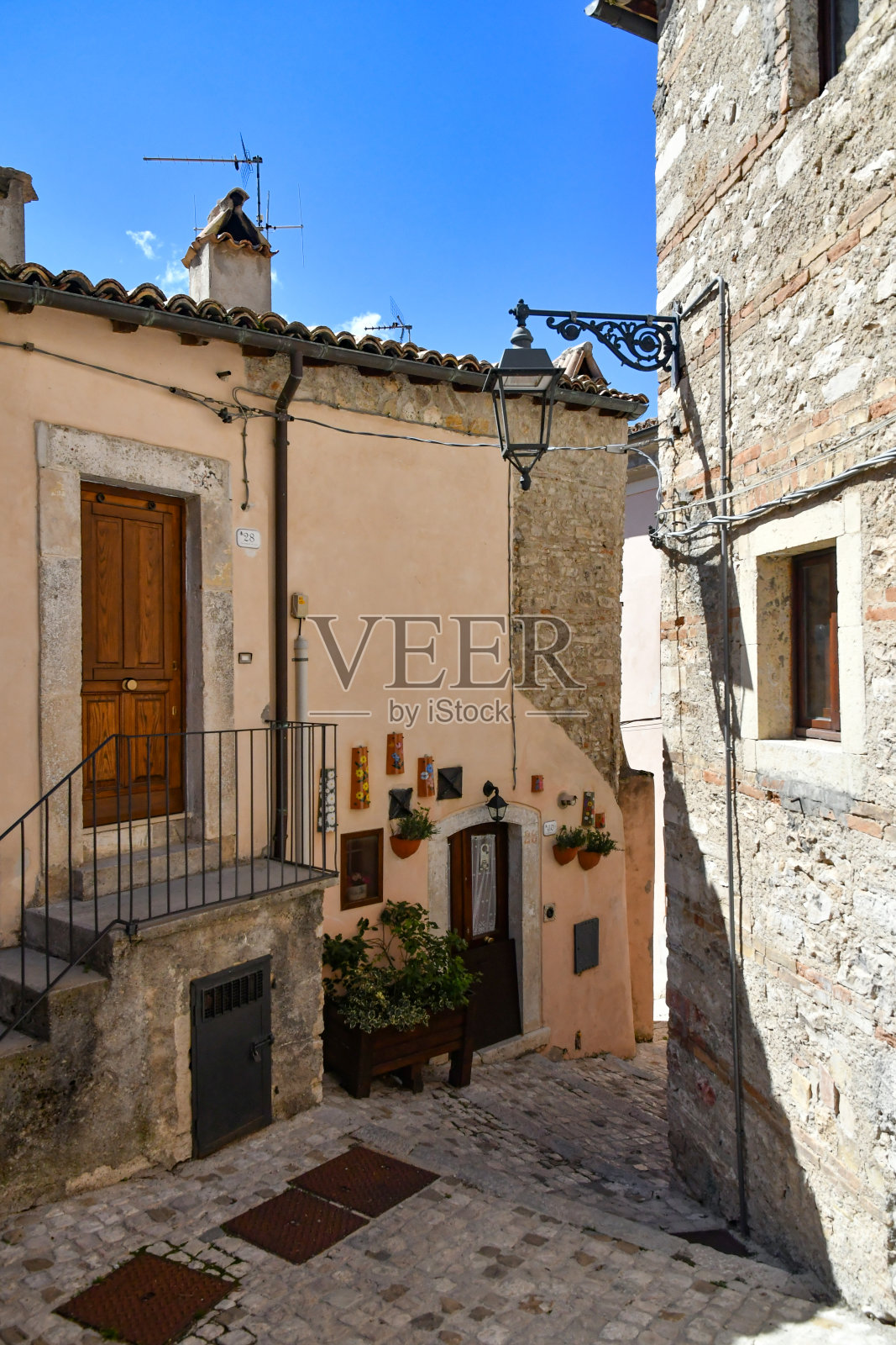 阿布鲁佐的巴雷亚村。照片摄影图片