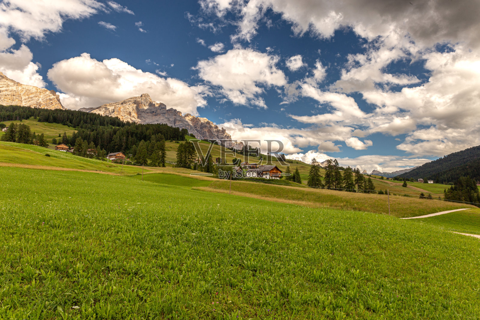 多洛米提阿尔卑斯山在阿尔塔巴迪亚风景照片摄影图片