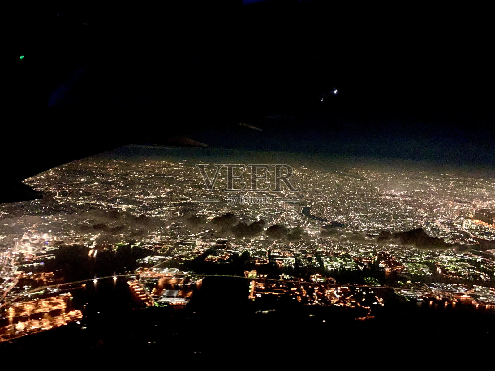 从飞机上看夜景照片摄影图片