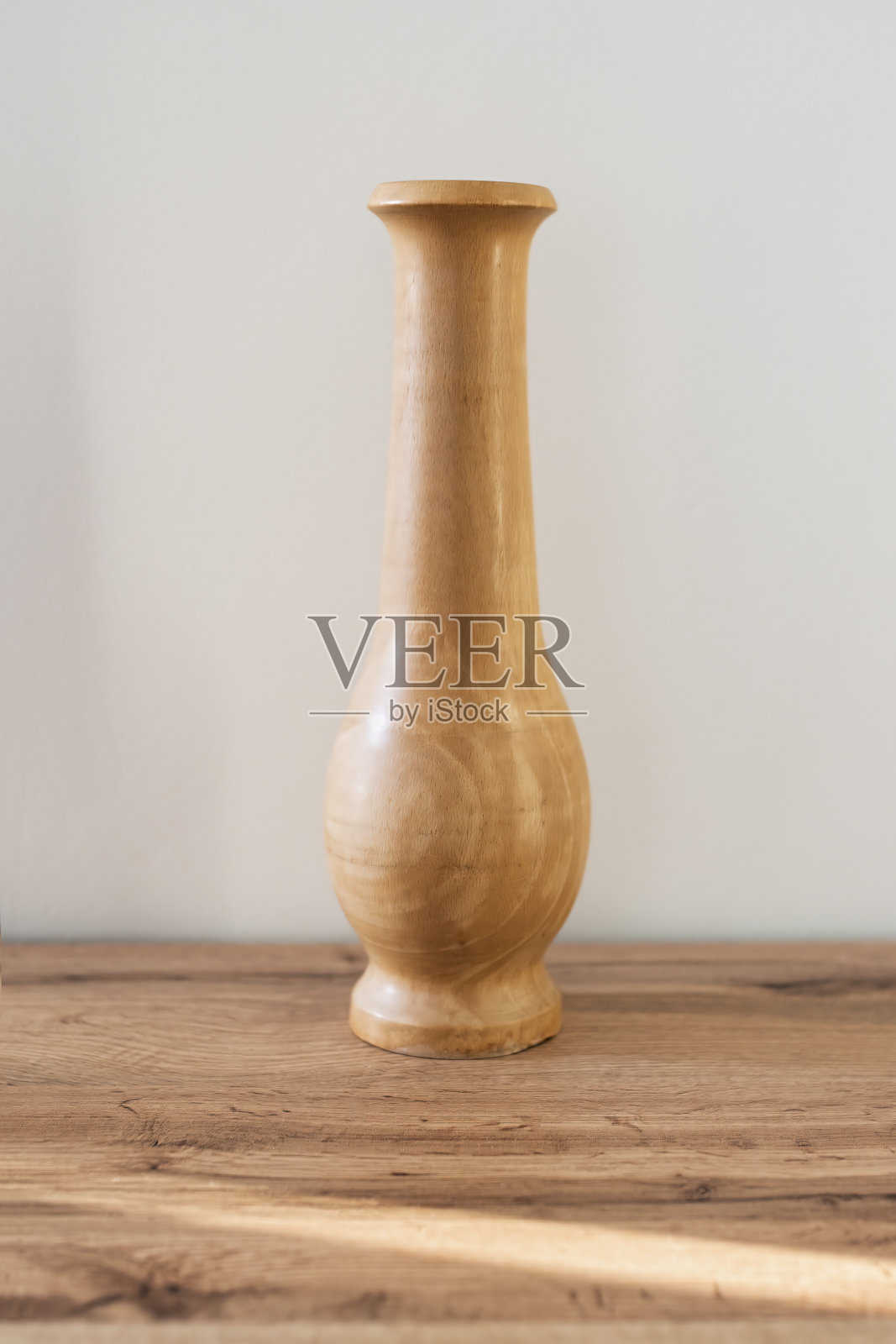 装花束的空木花瓶照片摄影图片