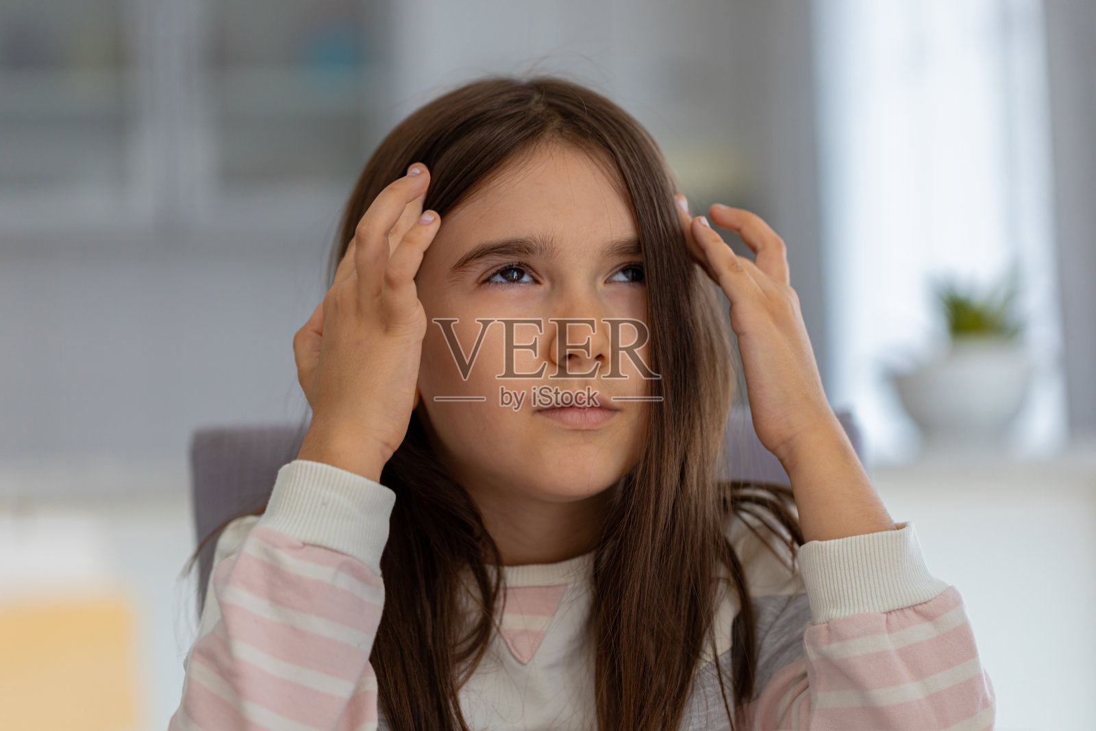 近视的症状照片摄影图片