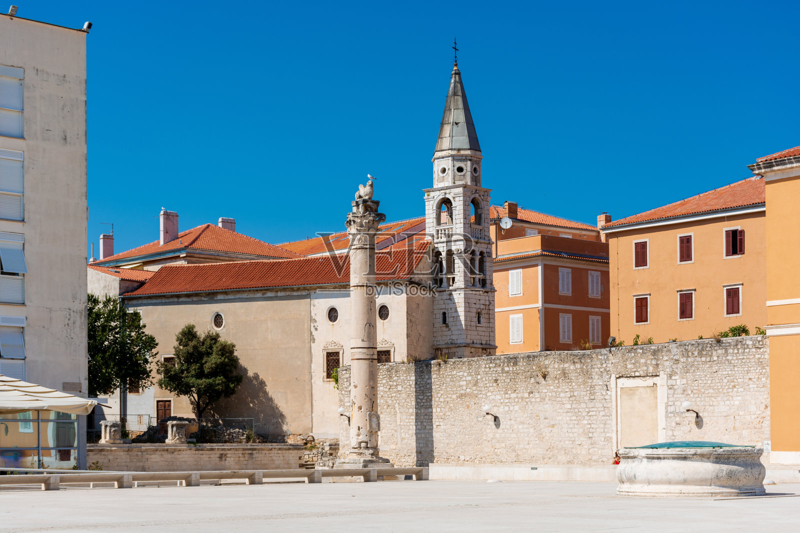 克罗地亚,扎达尔的圣西米恩教堂,城市景观照片摄影图片