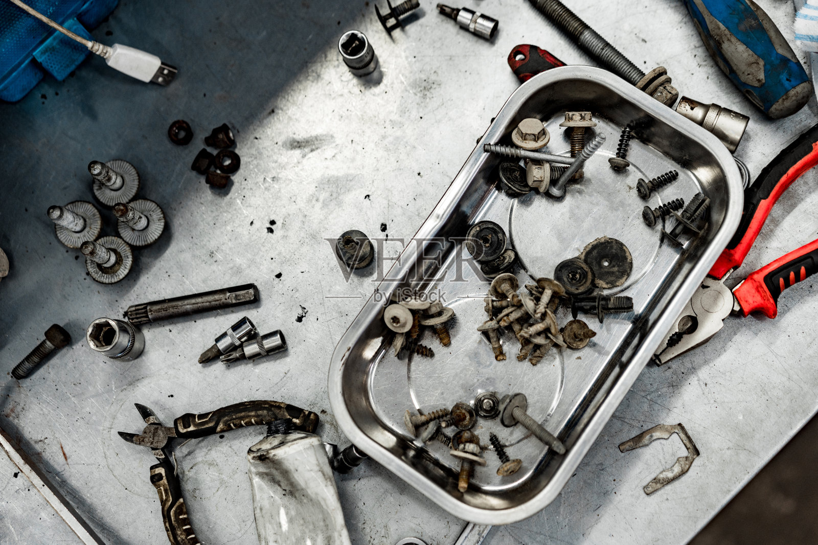 大型工作台,工作站有工具,用于车辆技术服务照片摄影图片