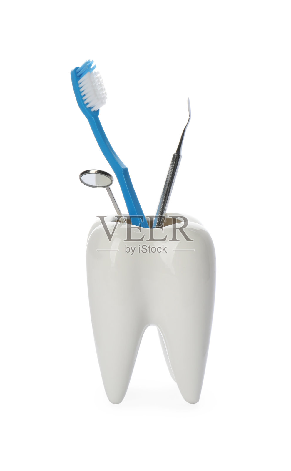 牙齿形状的持有者与牙医的工具和刷子在白色背景照片摄影图片