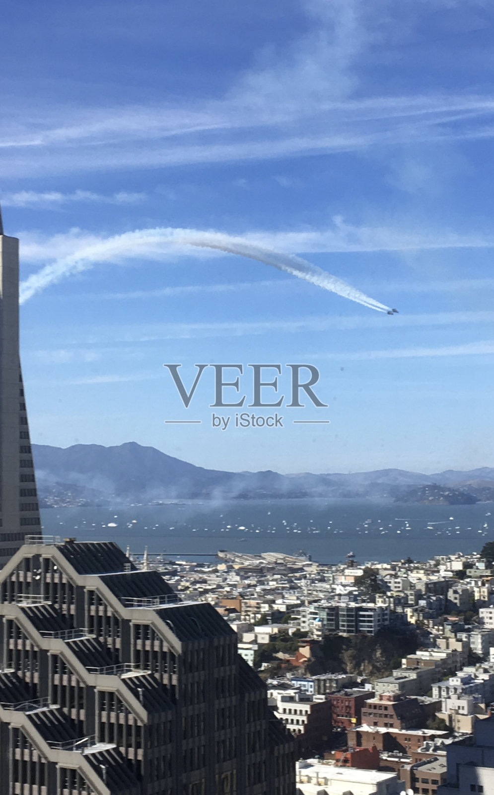 蓝天使在旧金山湾上空机动-舰队周照片摄影图片