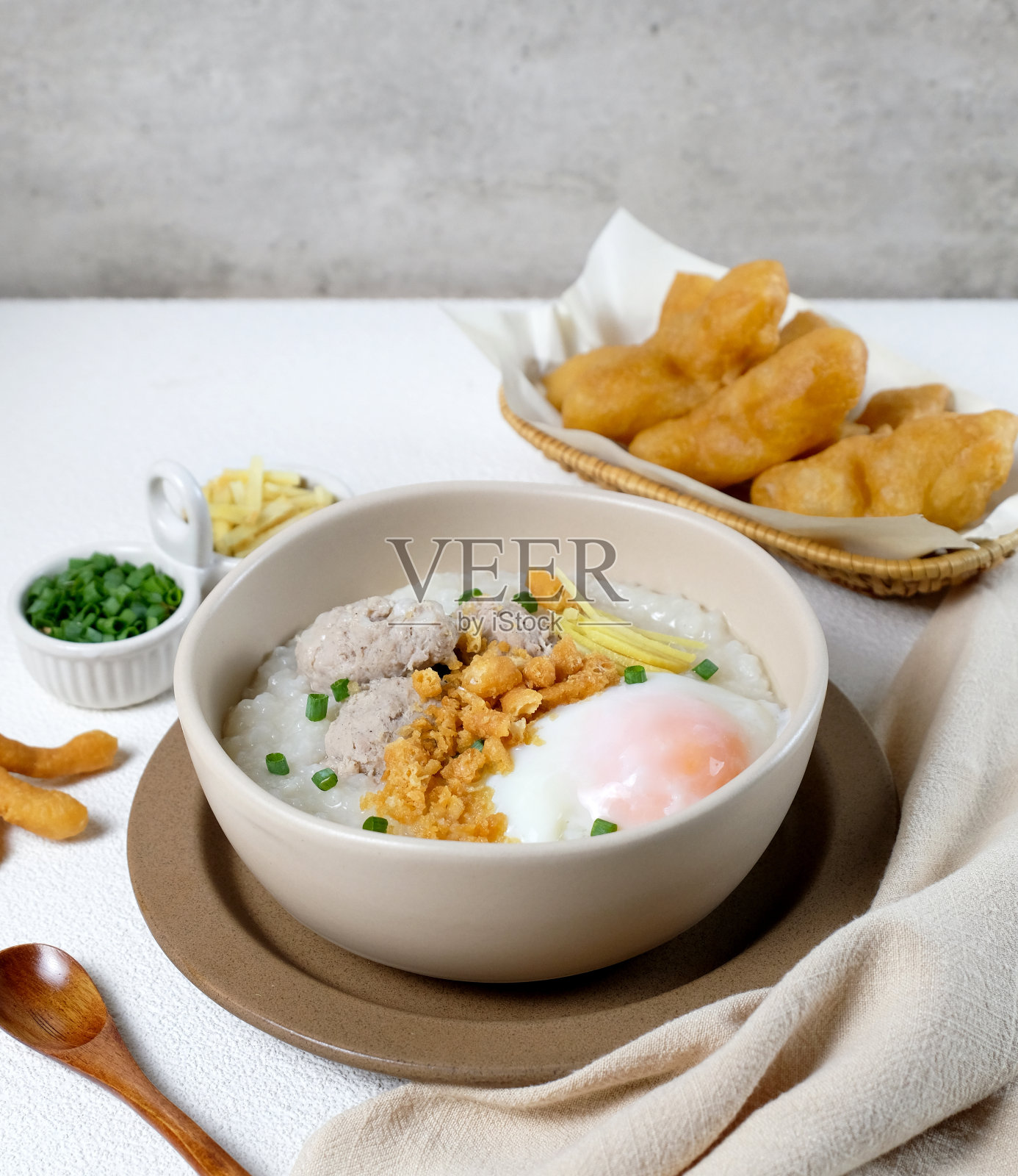 鸡蛋猪肉粥照片摄影图片