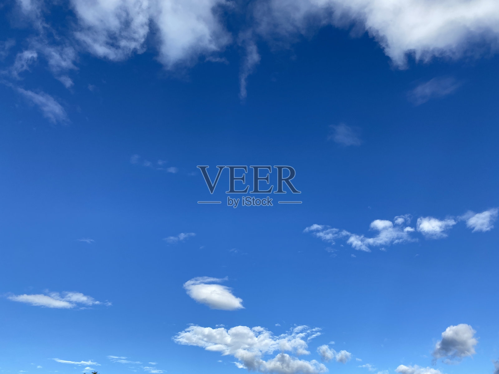 蓝天和下午的云照片摄影图片