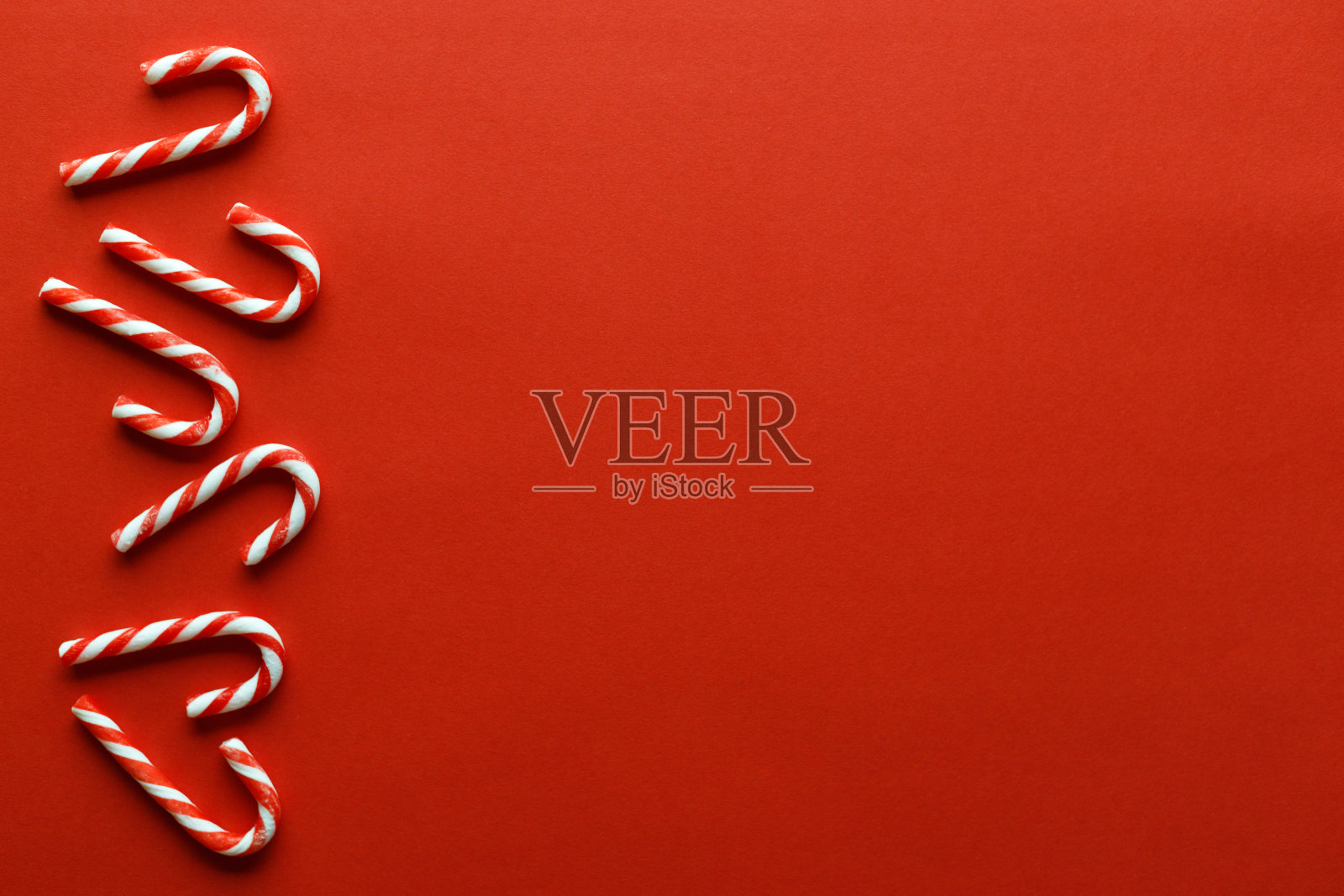 圣诞背景与红色拐杖糖。照片摄影图片