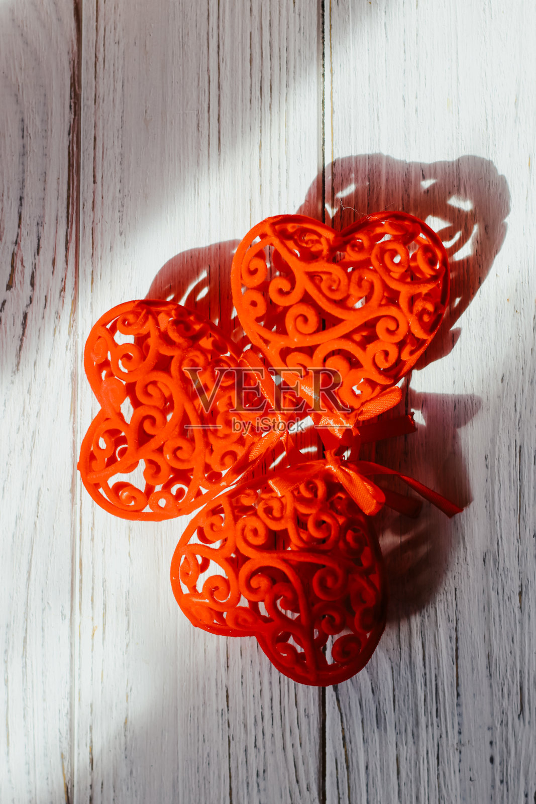 玩具装饰的心轻木制图形板照片摄影图片