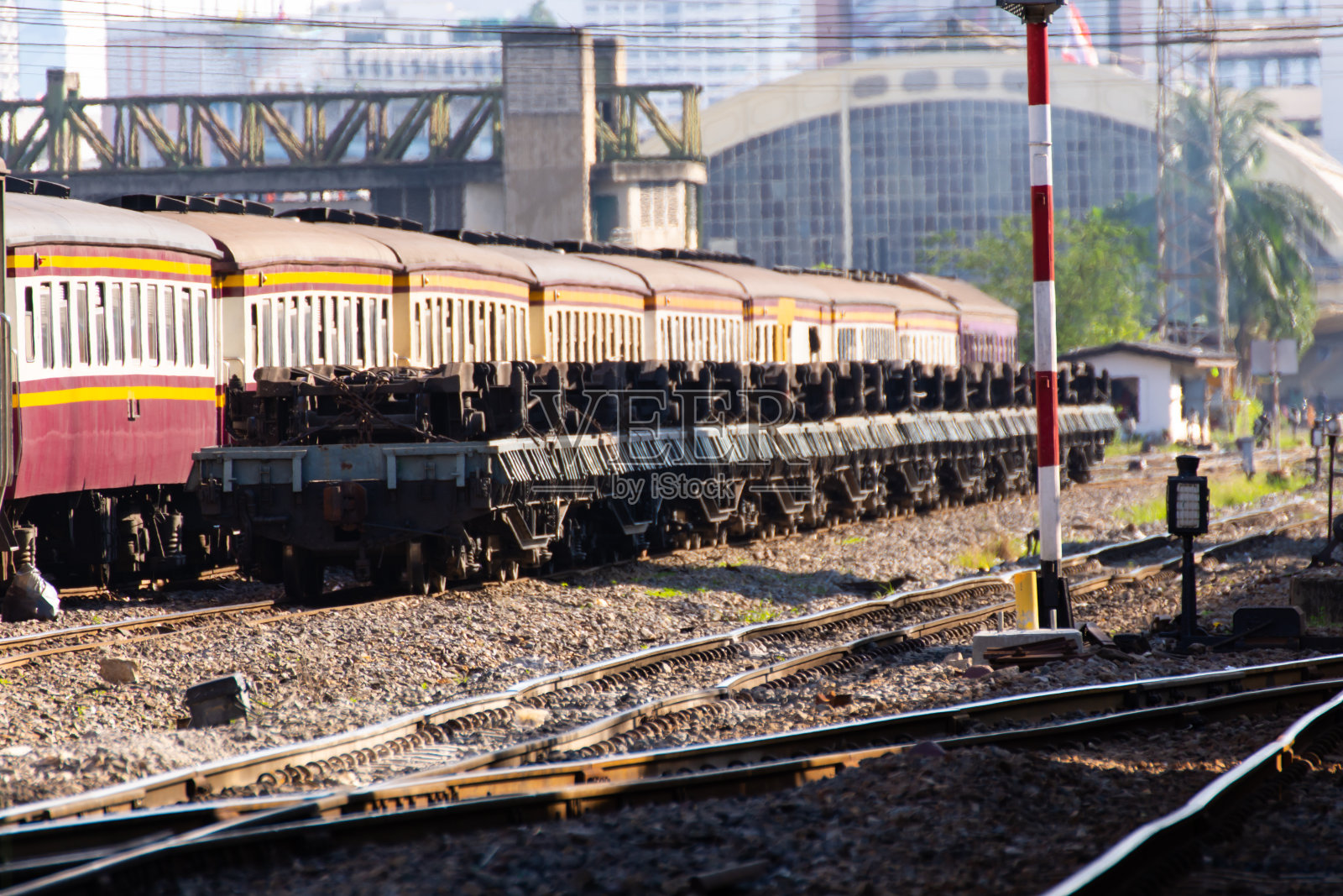 泰国铁路的火车头在曼谷运行照片摄影图片