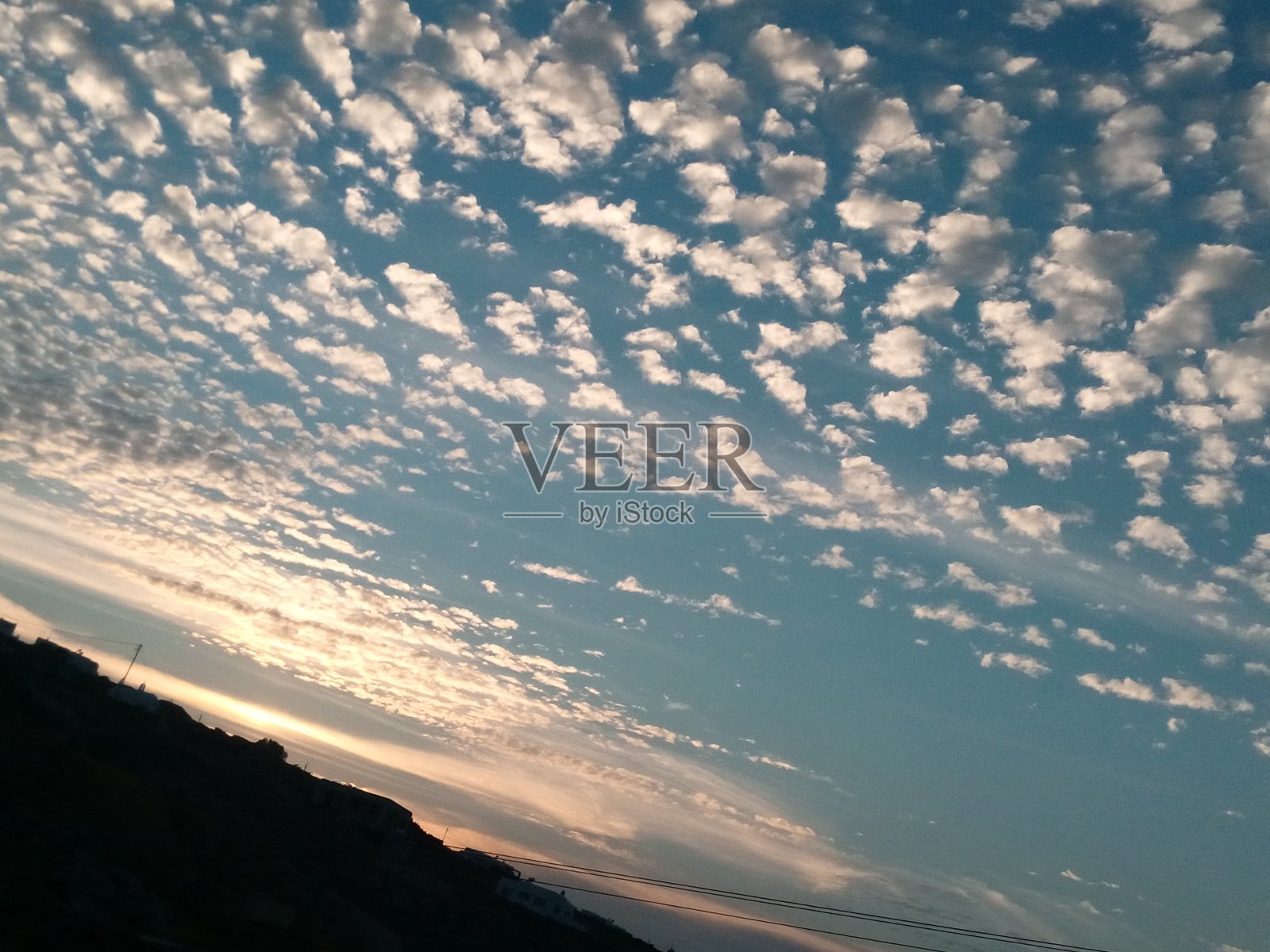 地平线上的高积云照片摄影图片