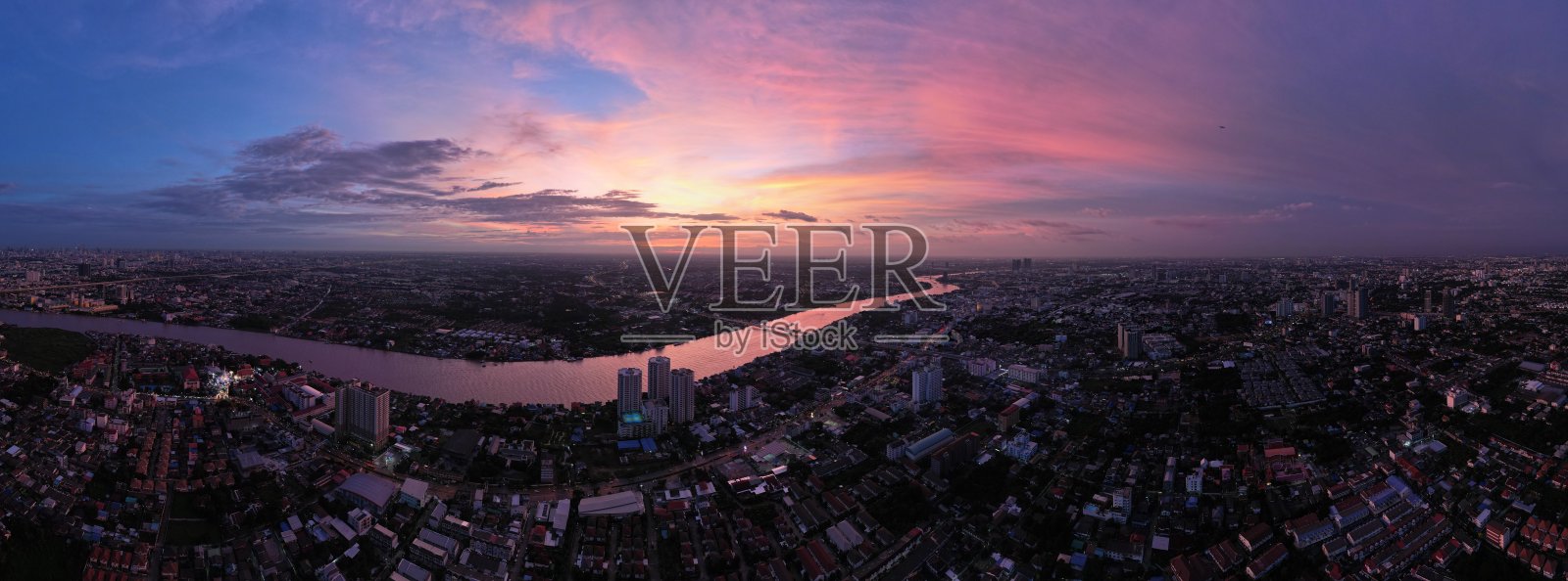 景观日出之上的城市景观概念或抽象的先进创新。照片摄影图片