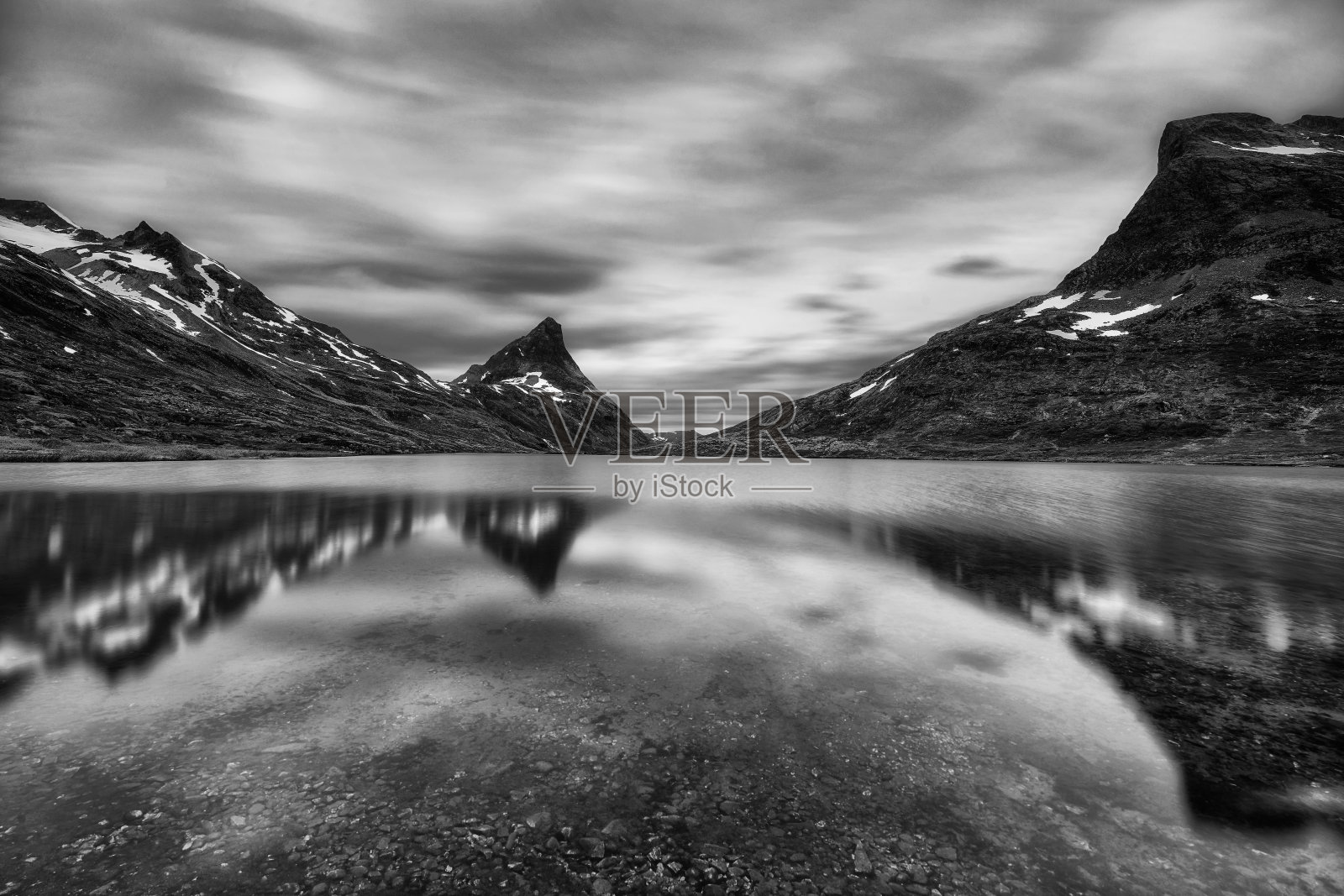 挪威,阿尔涅斯特湖,巨魔路周围,群山环绕的好地方照片摄影图片