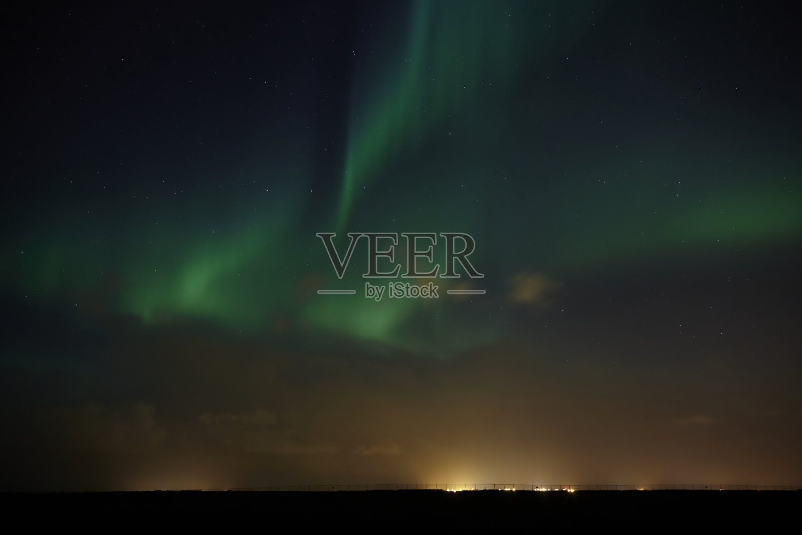 冰岛西南部的夜空北极光照片摄影图片