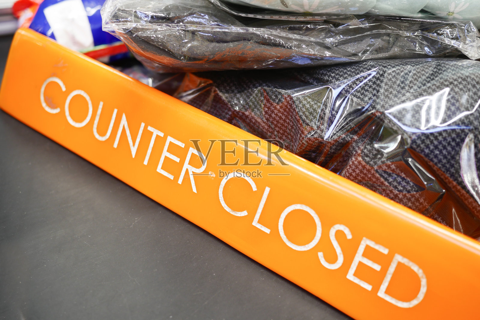 超级商店收银台上的柜台关闭标志照片摄影图片