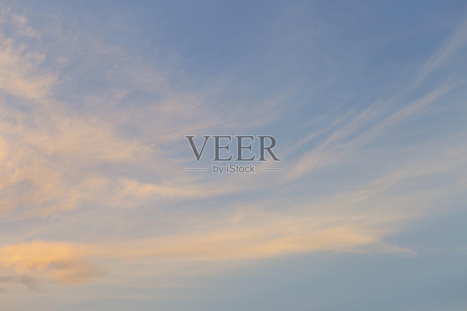 傍晚的天空背景,黄昏的时间天空照片摄影图片