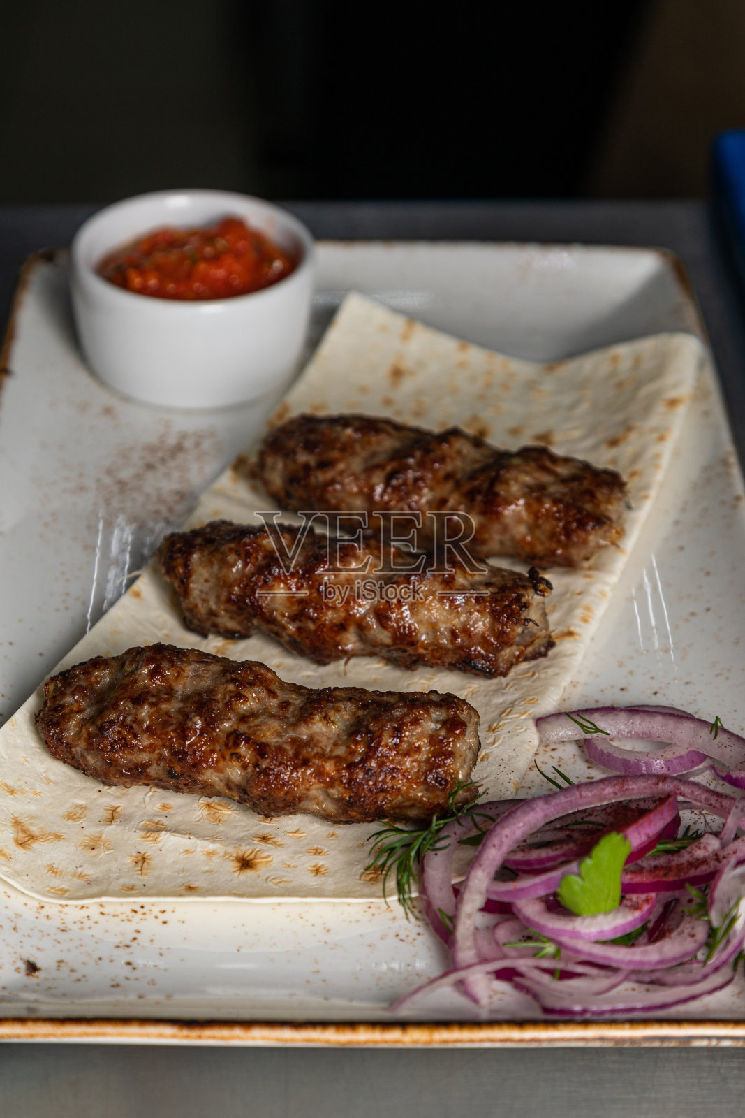 卢拉烤肉串,柳利亚烤肉串肉末,快餐。东方的食物。羊肉串,lyulya-kebab照片摄影图片