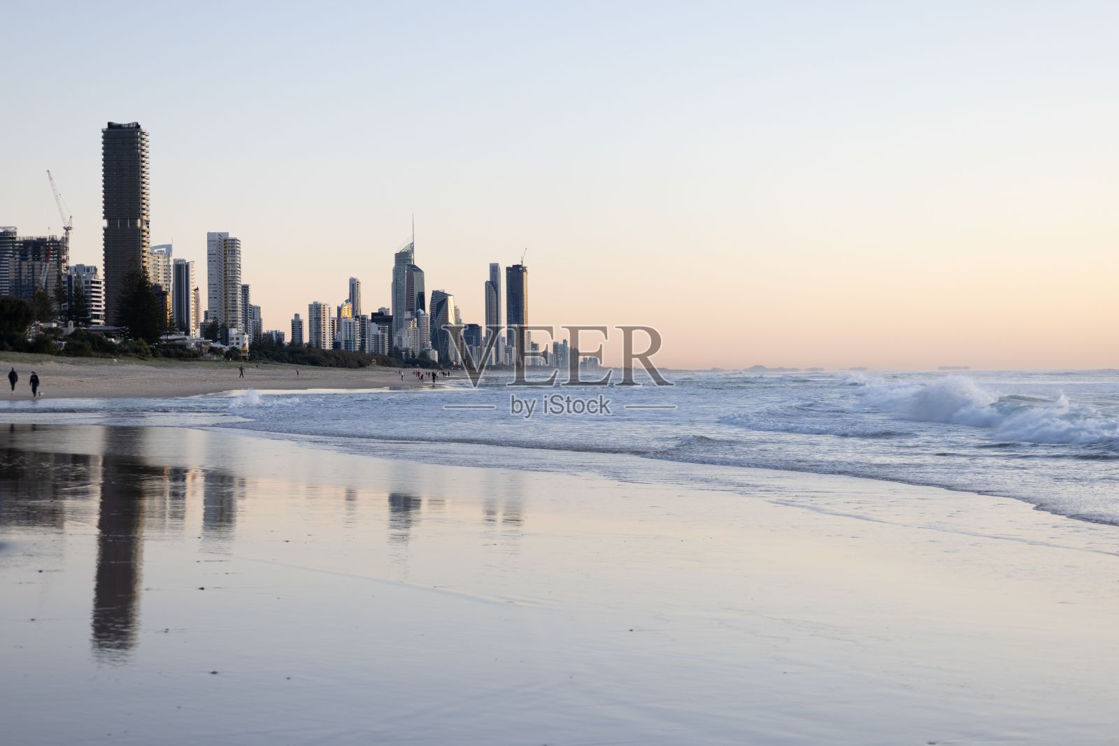 以海滨城市为背景的海滨风景照片摄影图片