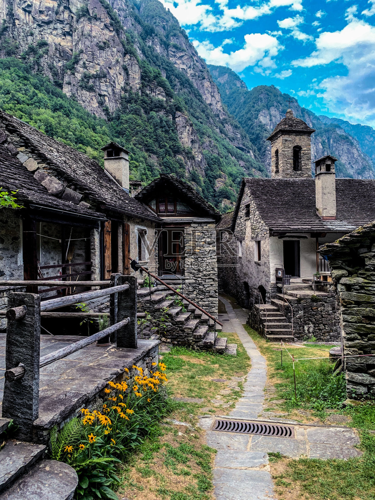 瑞士提契诺古城的垂直拍摄照片摄影图片