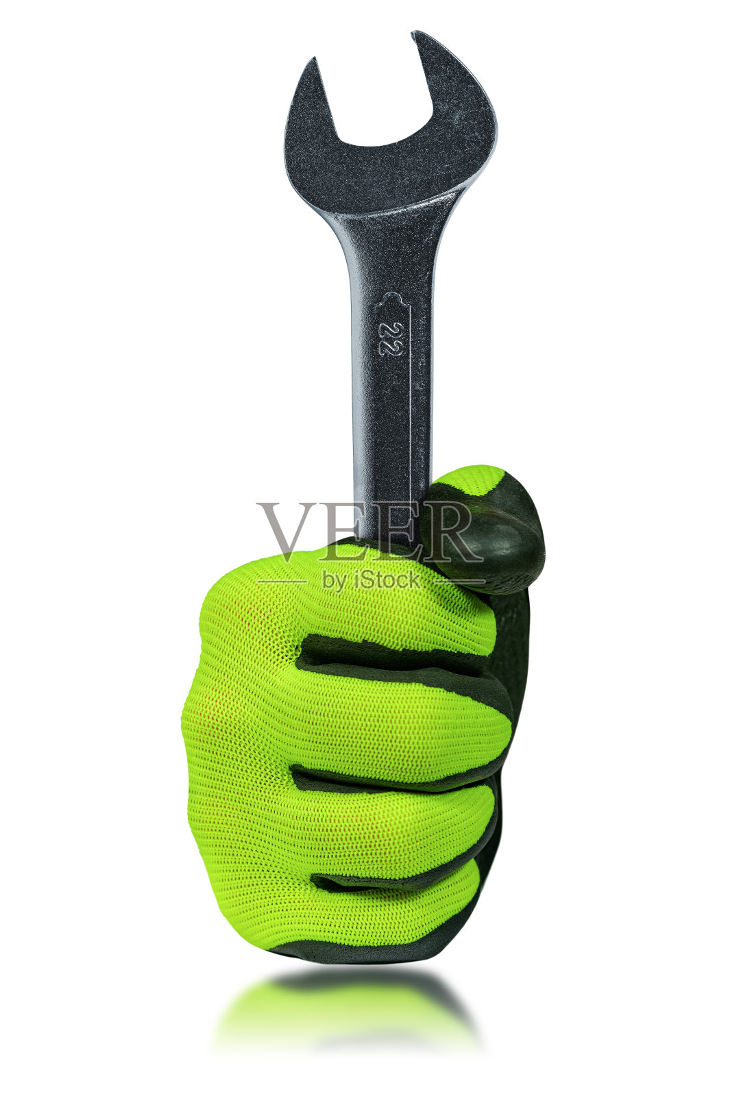 戴手套的手拿着白色背景上的钢扳手照片摄影图片