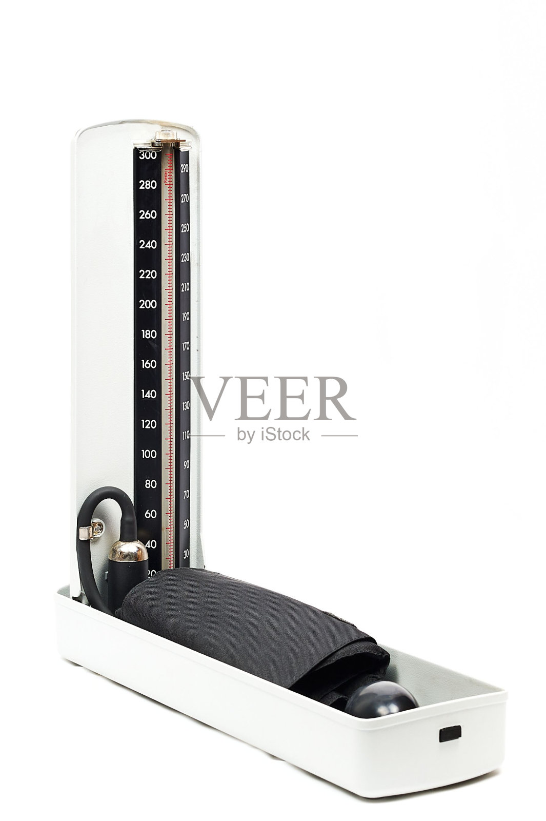 白色背景下的血压计的垂直镜头照片摄影图片