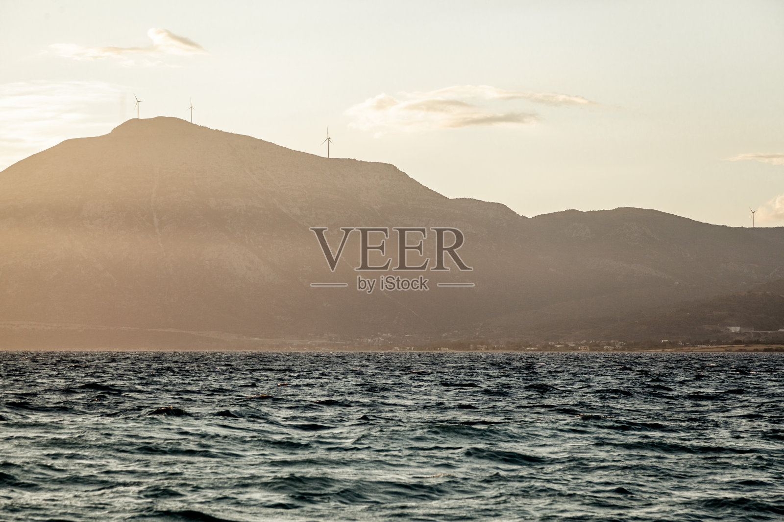 科林斯湾的日落。照片摄影图片