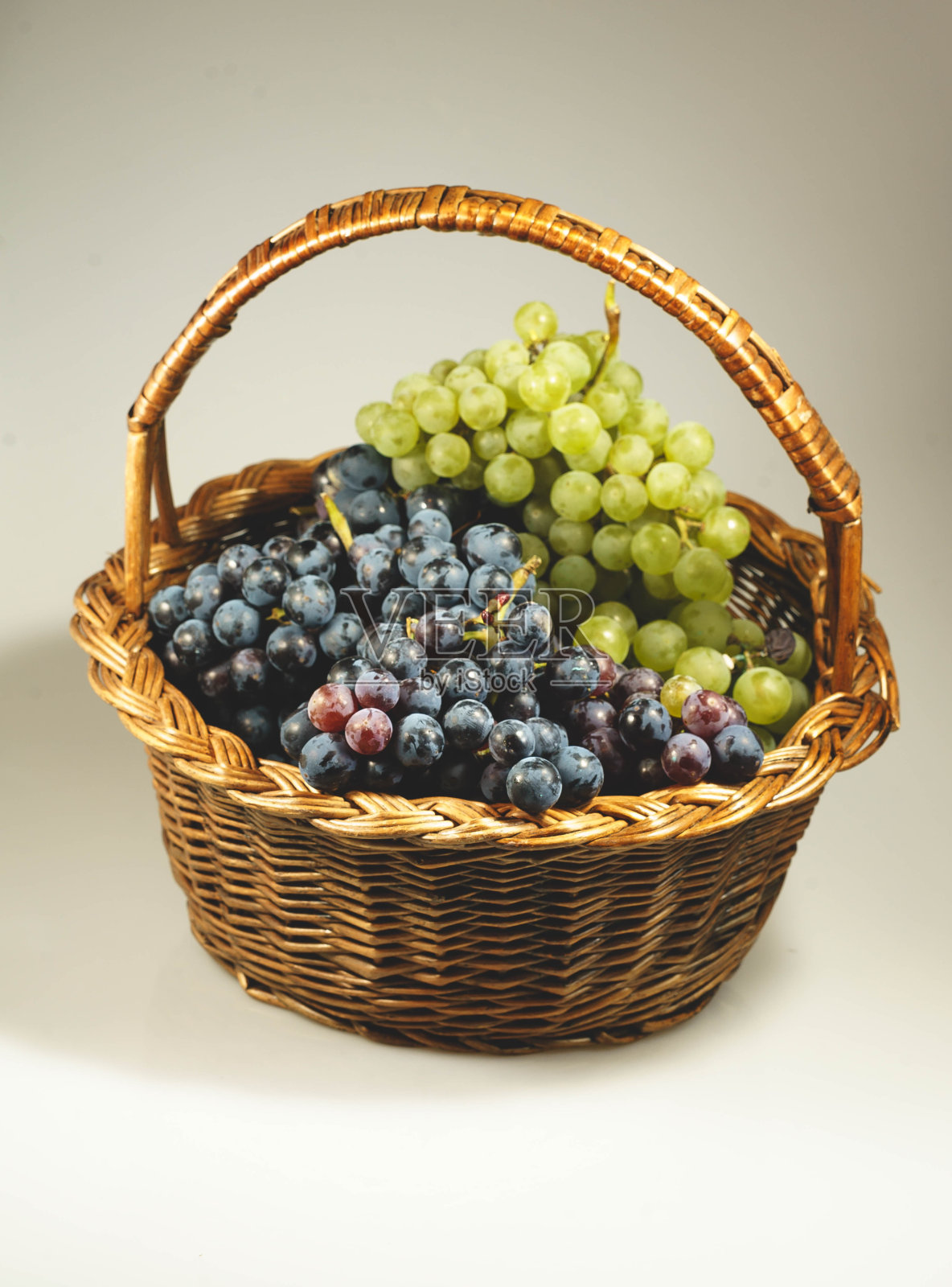 篮子里的葡萄照片摄影图片