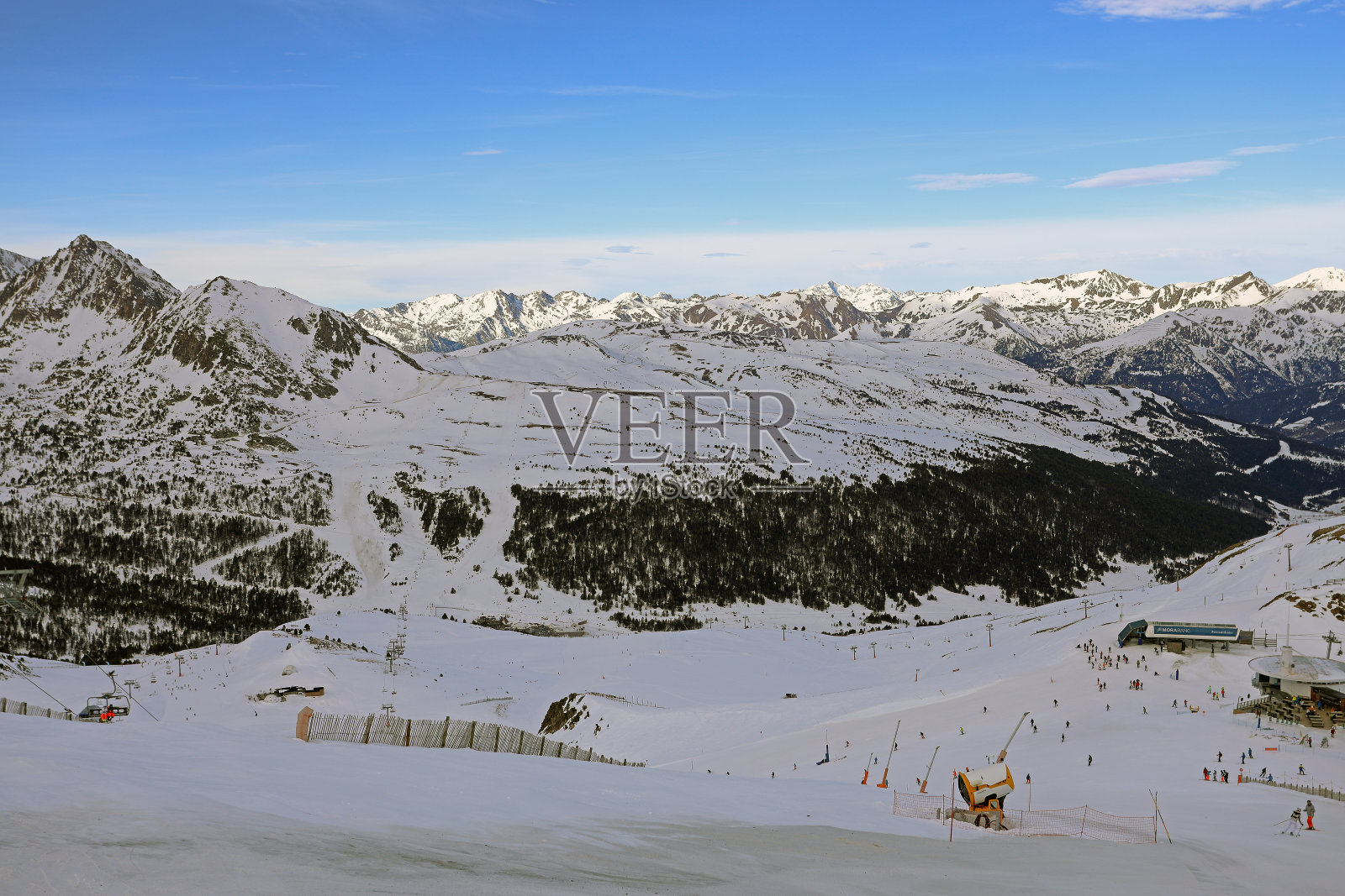 安道尔在冬天照片摄影图片