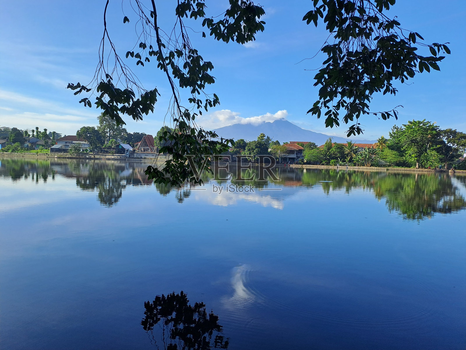 湖和山照片摄影图片