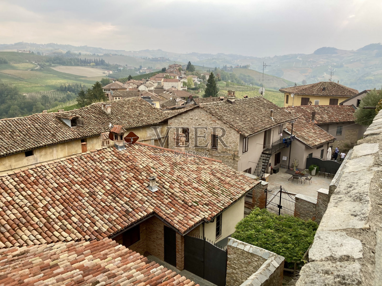 意大利-皮埃蒙特地区-阿尔巴村全景图照片摄影图片