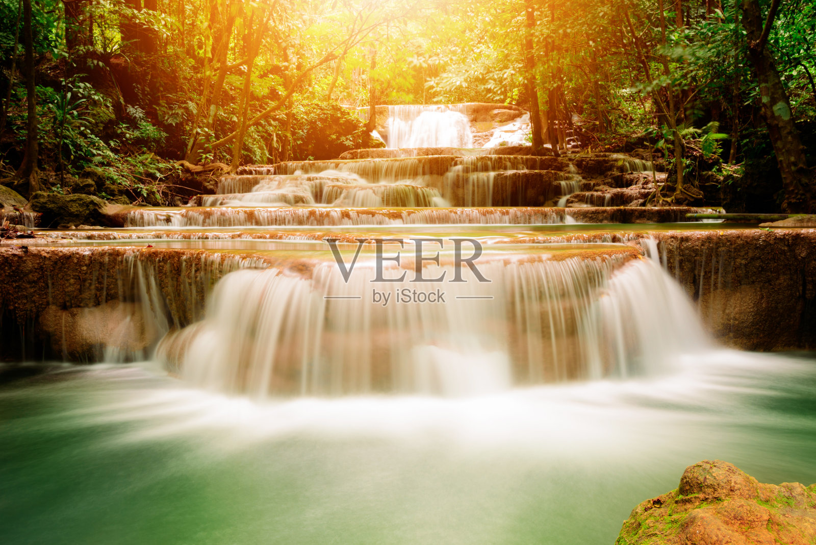 Huay Mae Kamin瀑布,泰国北碧美丽的瀑布照片摄影图片