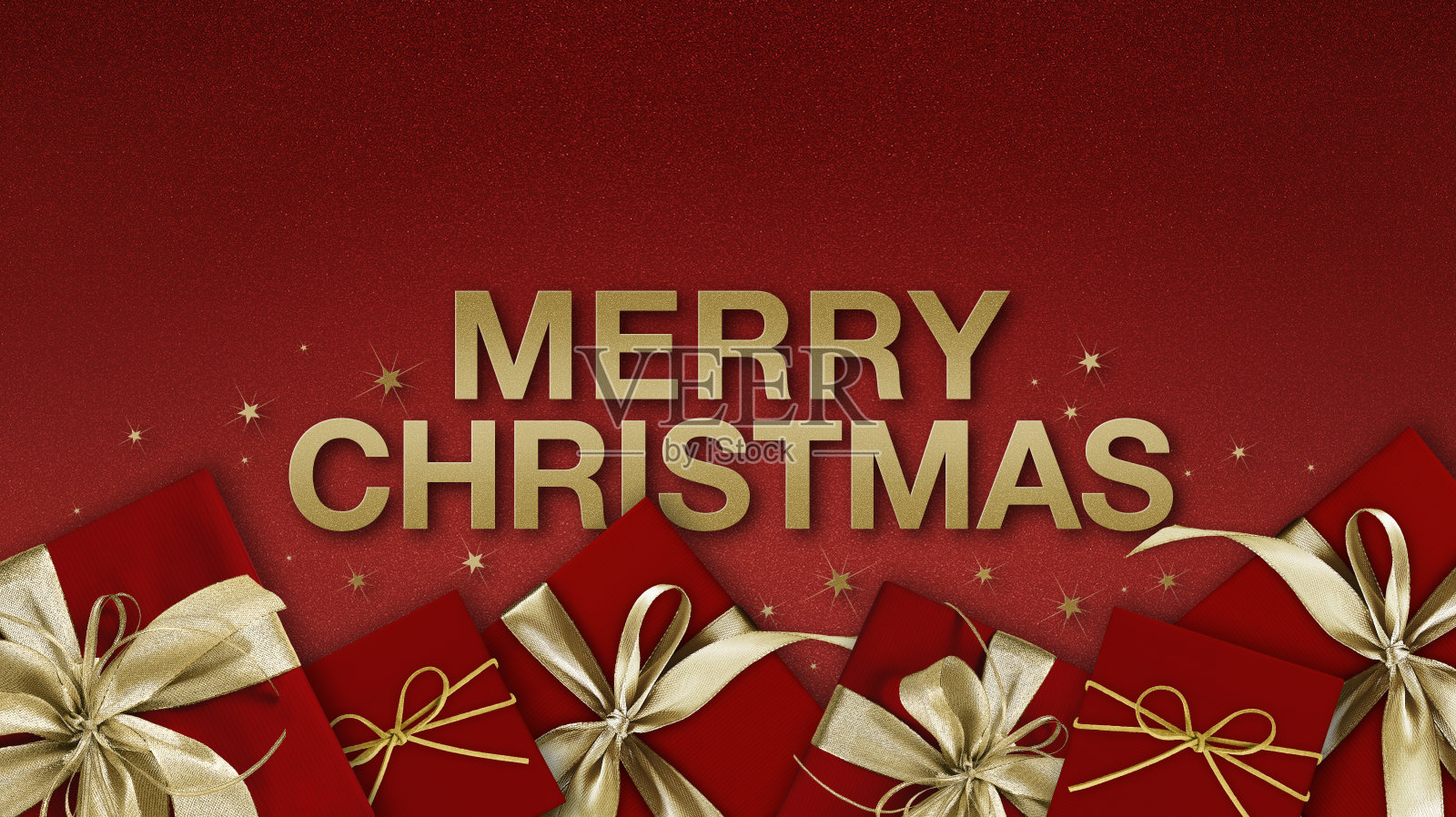圣诞快乐的文字和礼品盒与闪亮的金色丝带蝴蝶结孤立的红色闪闪发光的纹理背景与星星,贺卡,广告横幅出售和购物。传单或标签模板照片摄影图片