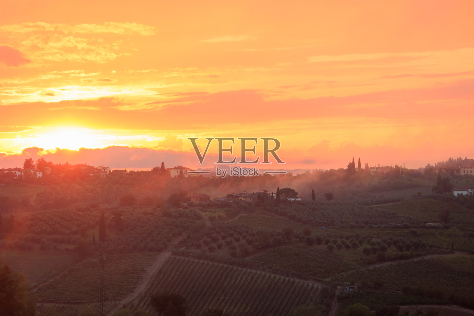 托斯卡纳壮观的天空日落景观照片摄影图片