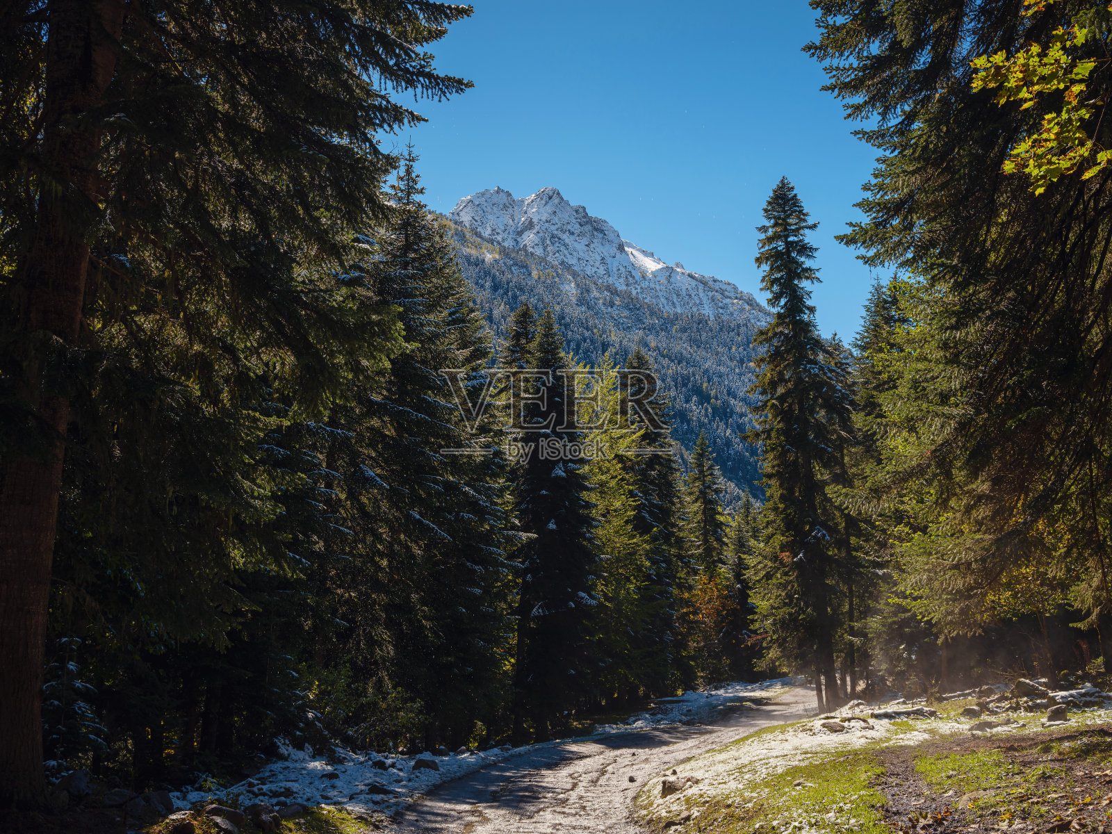 途经伊尔基斯山谷、阿尔克什、卡拉切-切尔克西亚、北高加索照片摄影图片