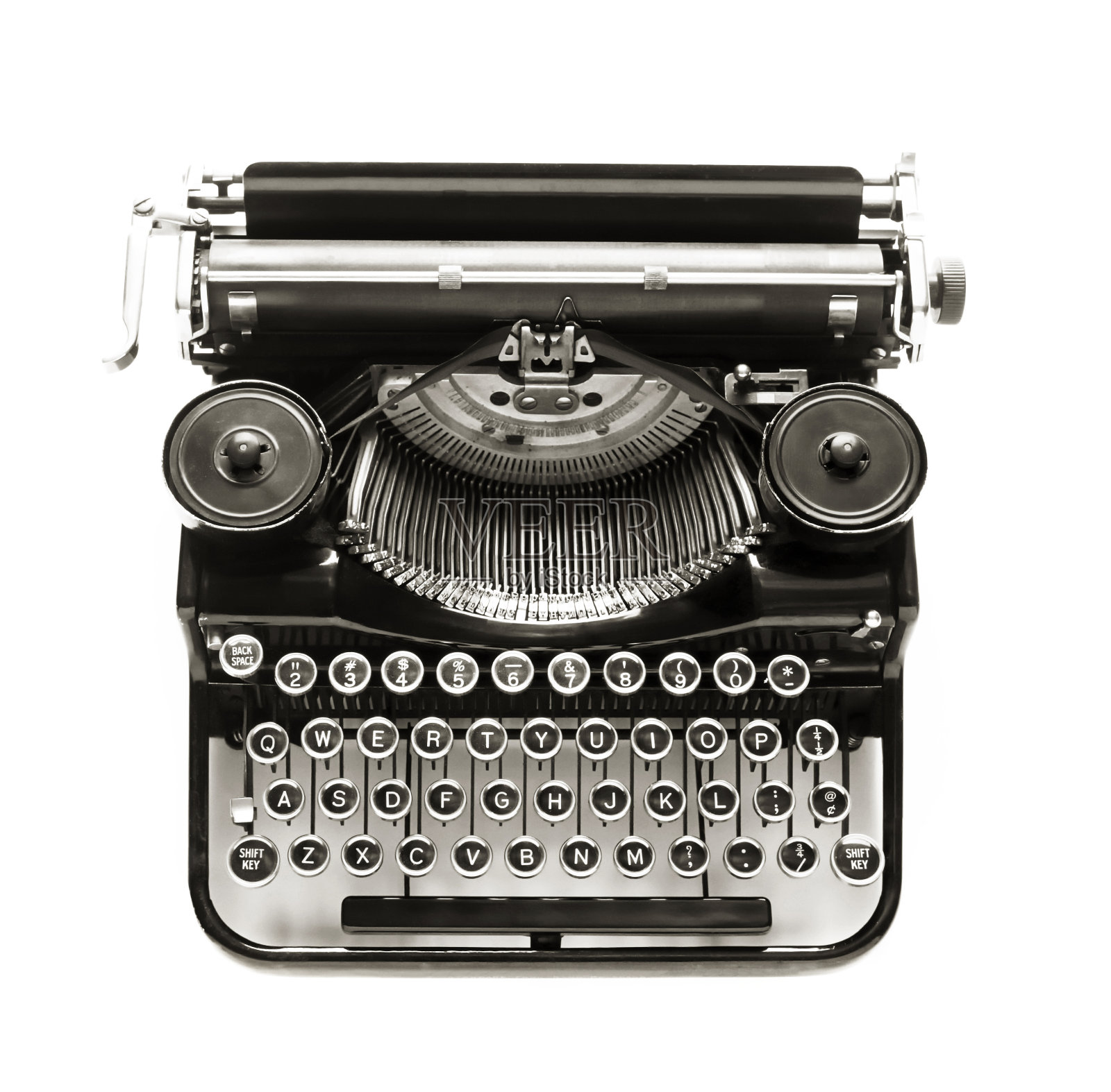 古色古香的打字机映衬着明亮的白色背景。照片摄影图片