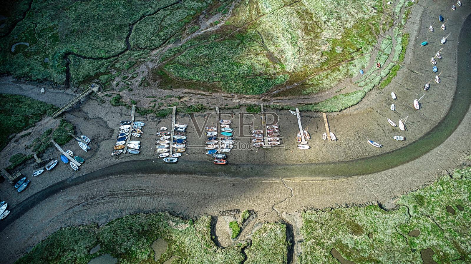诺福克盐滩系泊的鸟瞰图照片摄影图片