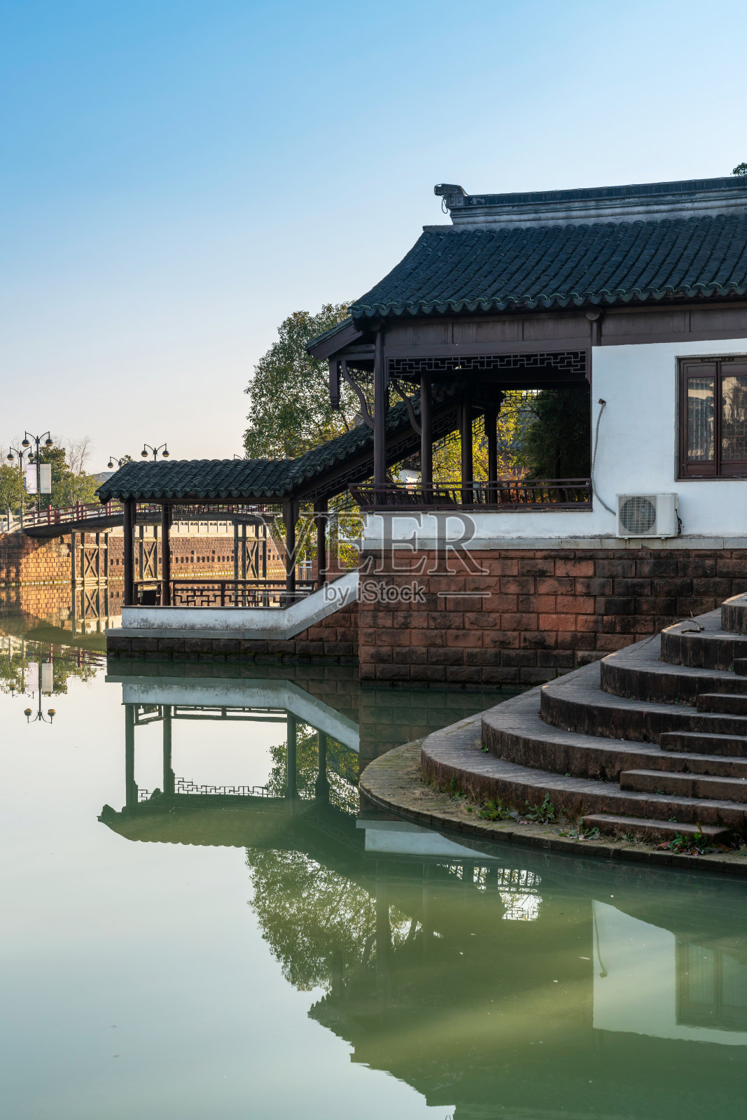 江南风格的传统园林照片摄影图片