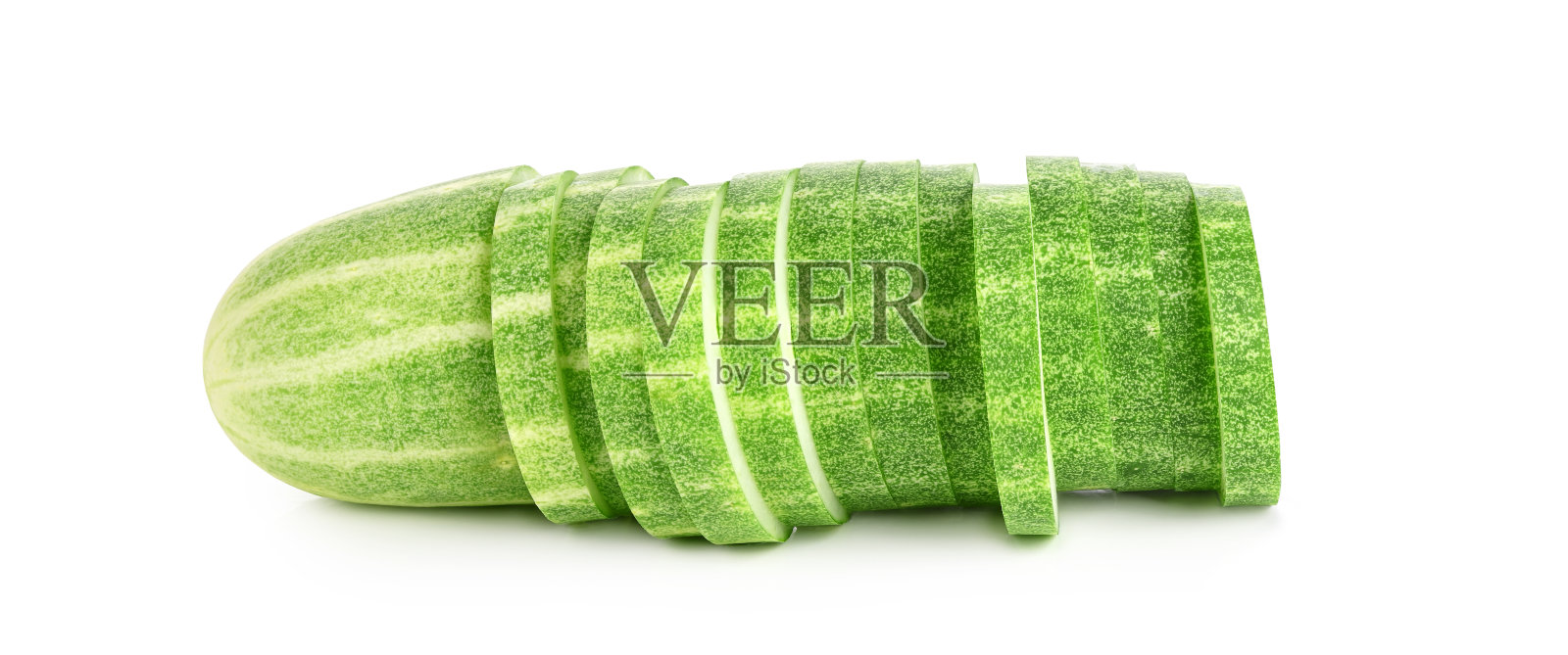 黄瓜片分离在白色照片摄影图片