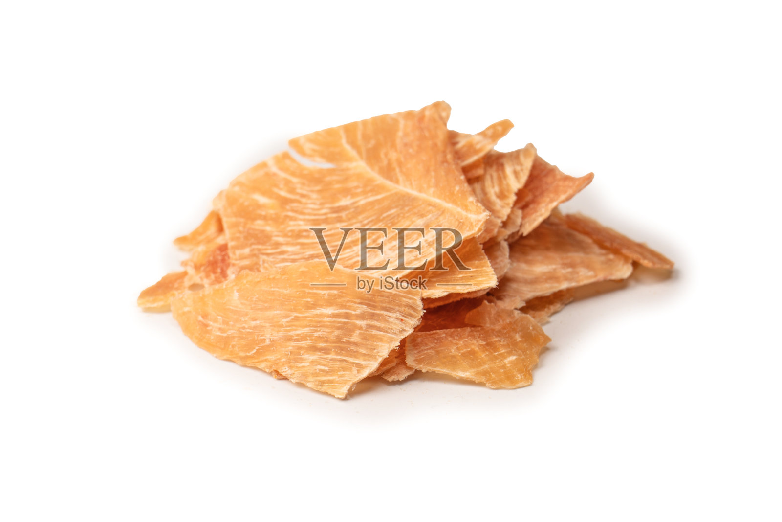 一组美味的啤酒零食。脱水鸡肉片。照片摄影图片