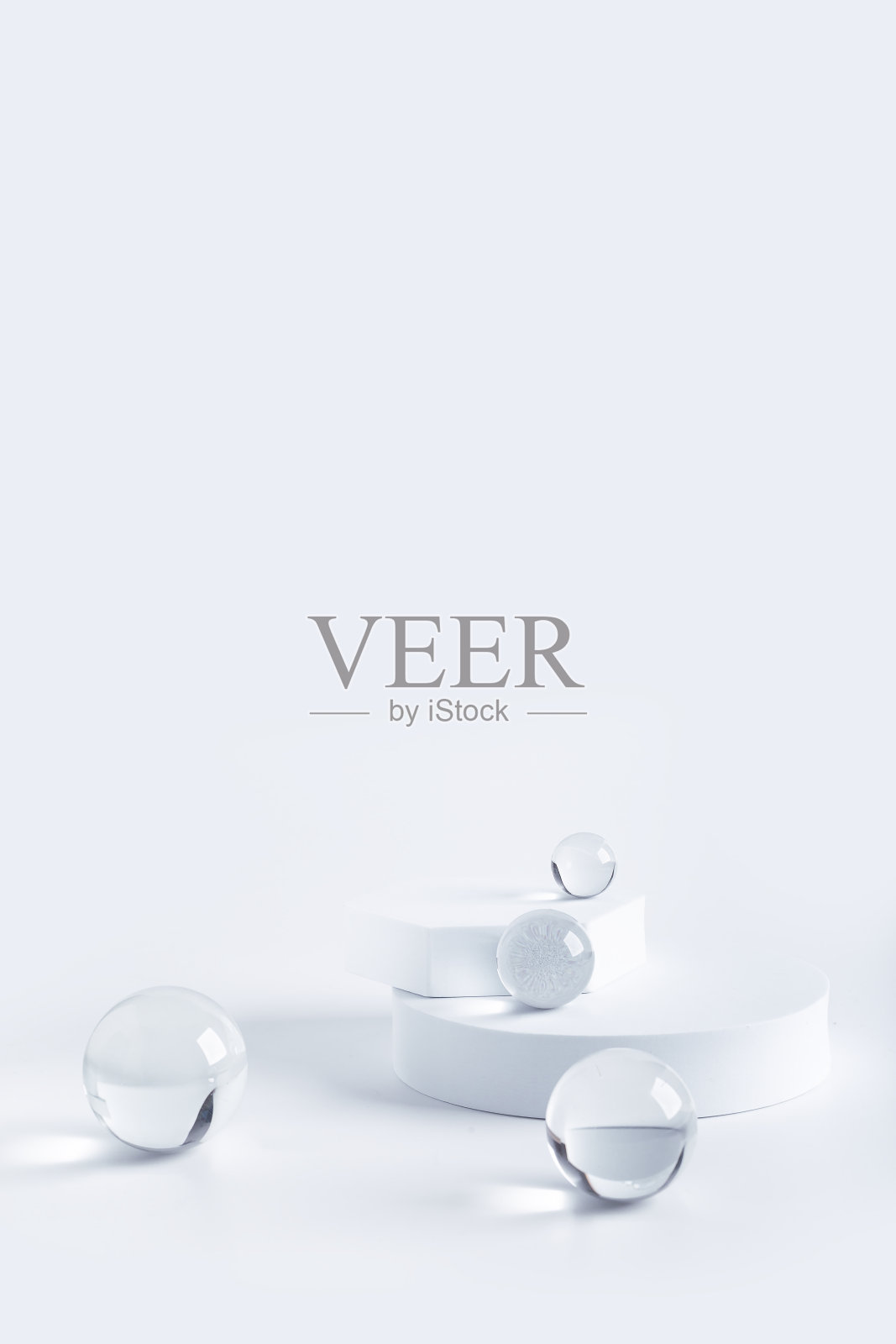 产品展示采用圆形平台和玻璃球照片摄影图片