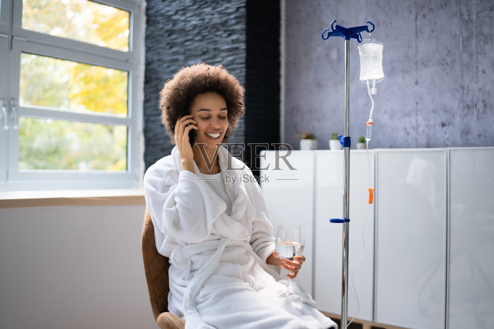 维生素治疗IV滴注照片摄影图片