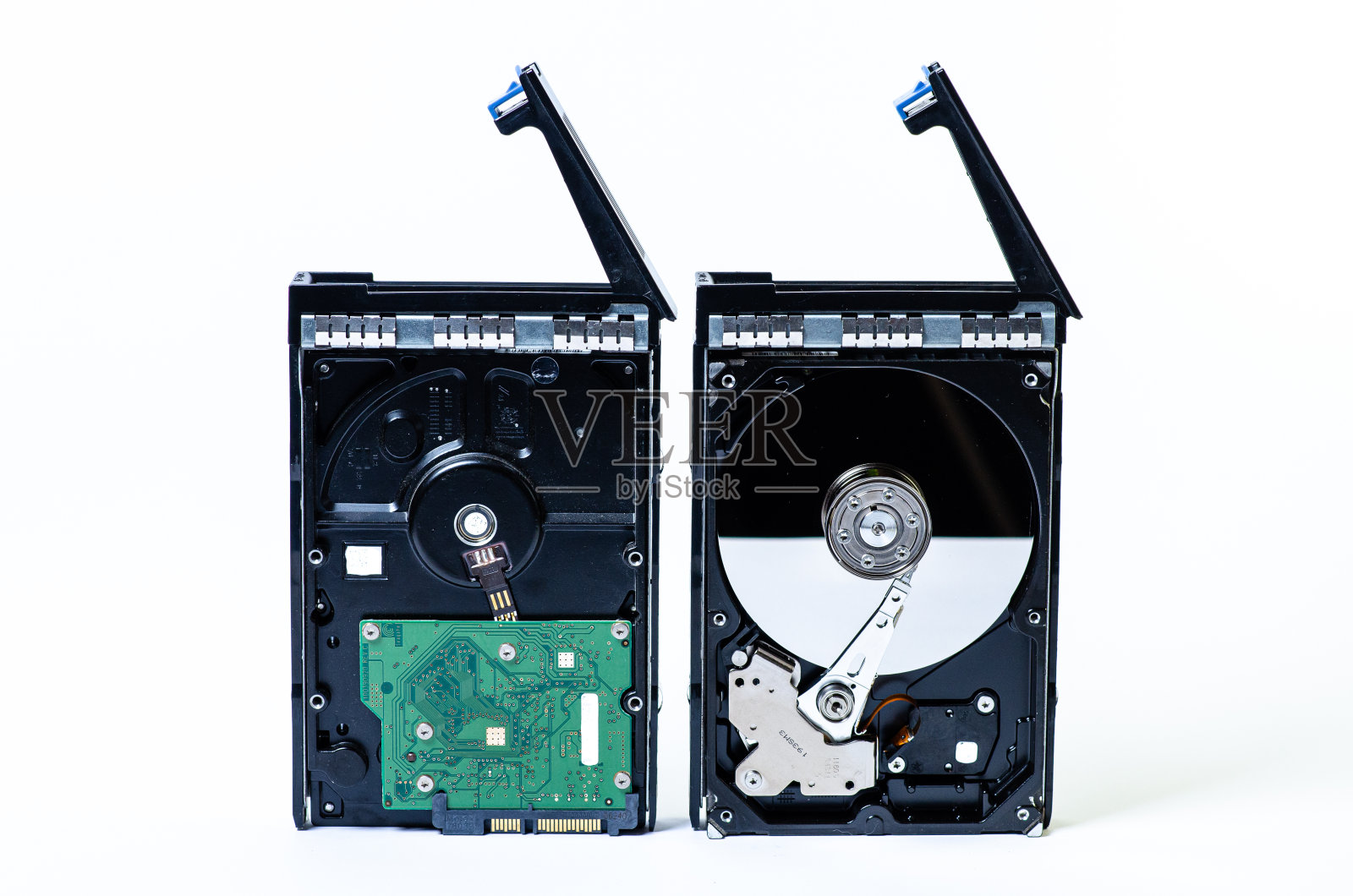 不同大小的硬盘驱动器HDD隔离在白色上。照片摄影图片