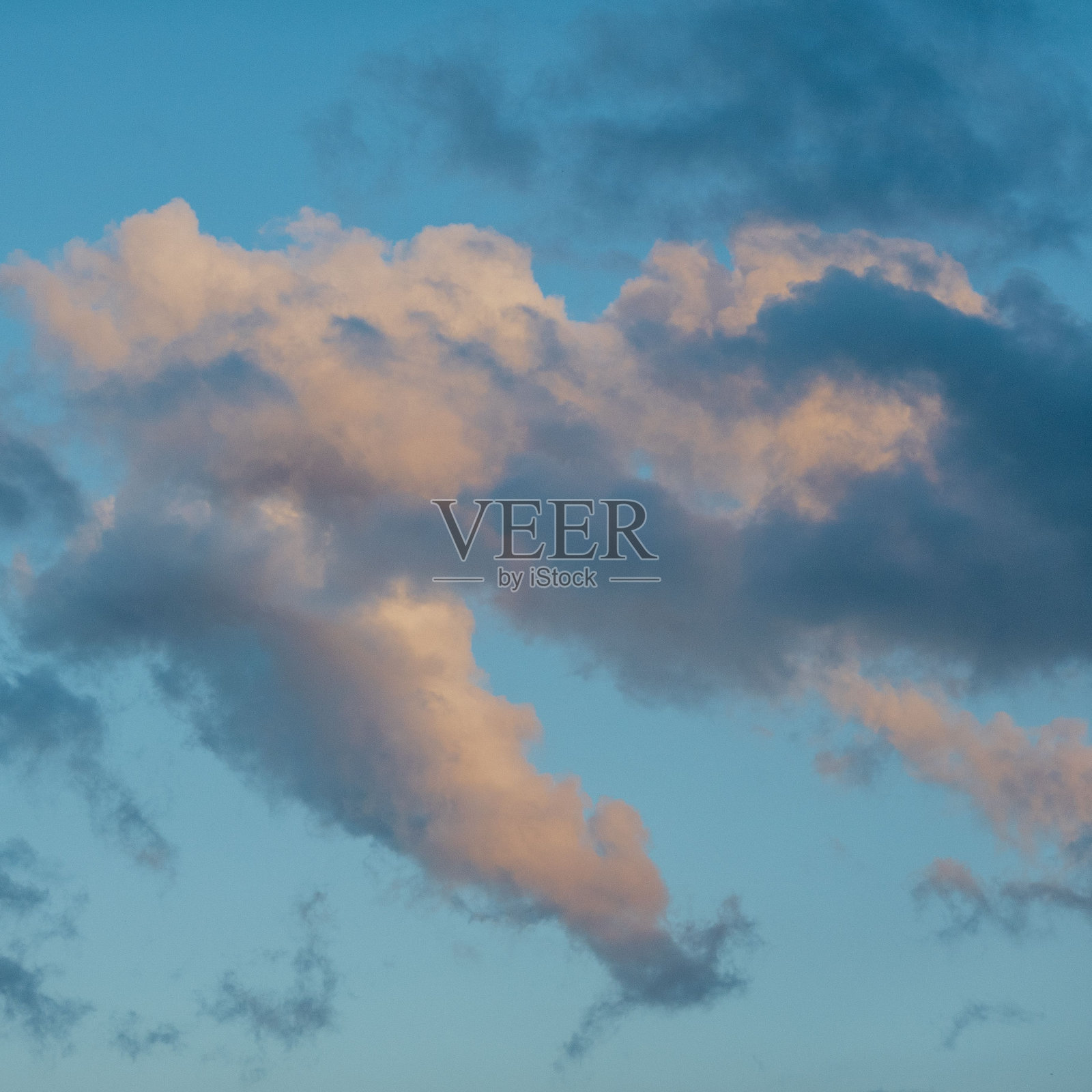 夏天日落时的云照片摄影图片