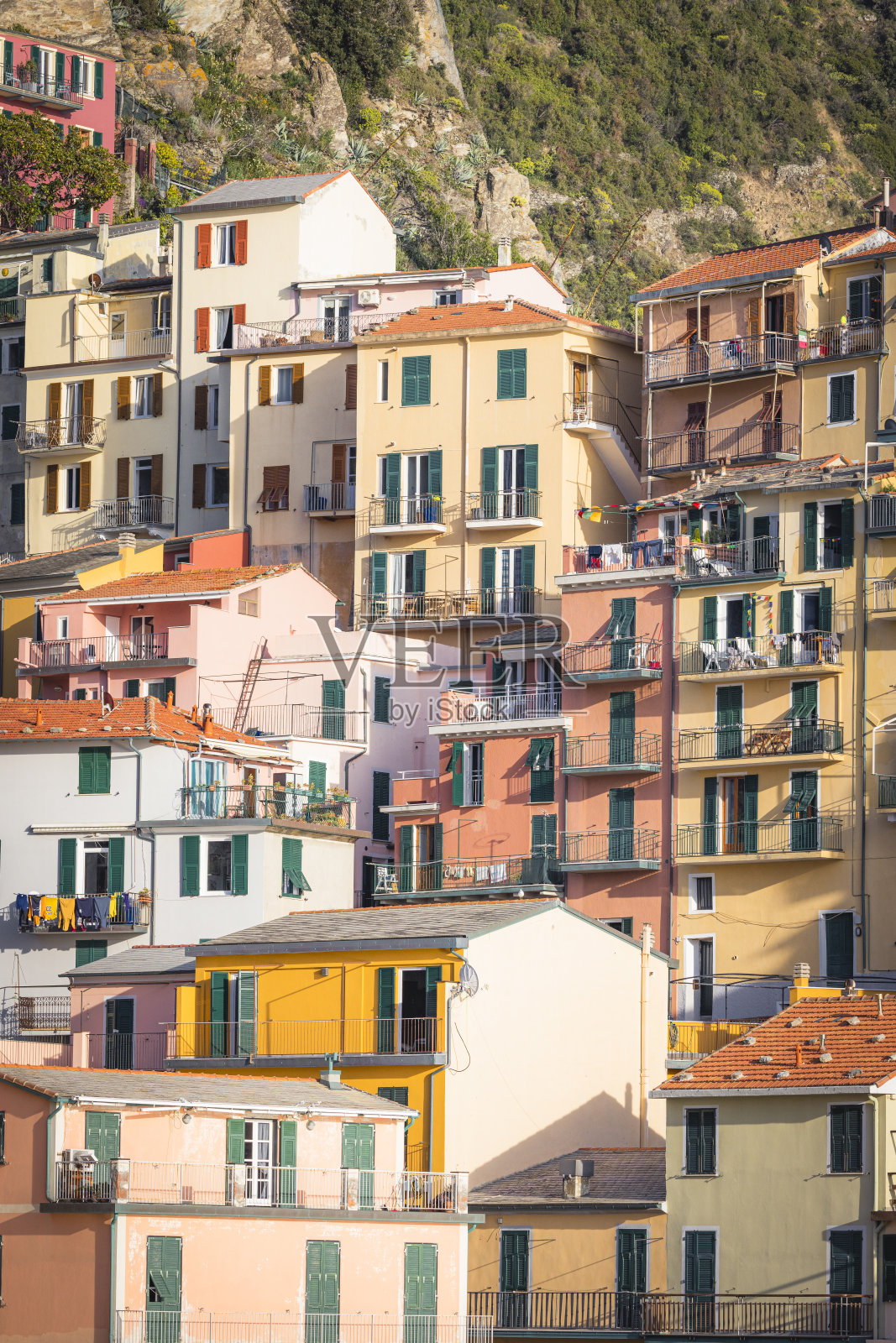 五地国家公园的Vernazza镇和细节照片摄影图片