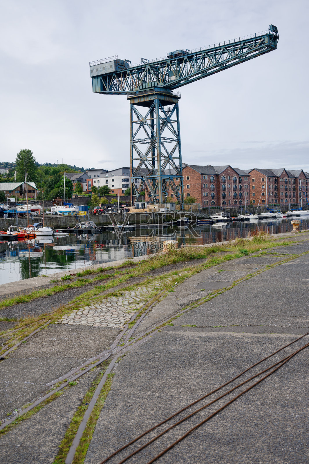 格拉斯哥港詹姆斯瓦特码头的起重机照片摄影图片