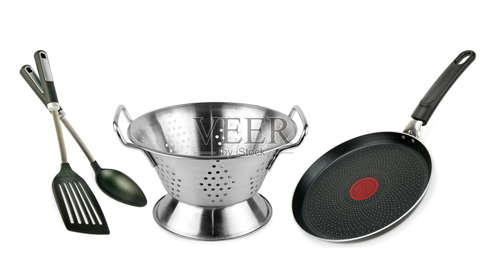 滤锅,平底锅,厨房铲和勺子孤立在白色背景上。拼贴画。照片摄影图片