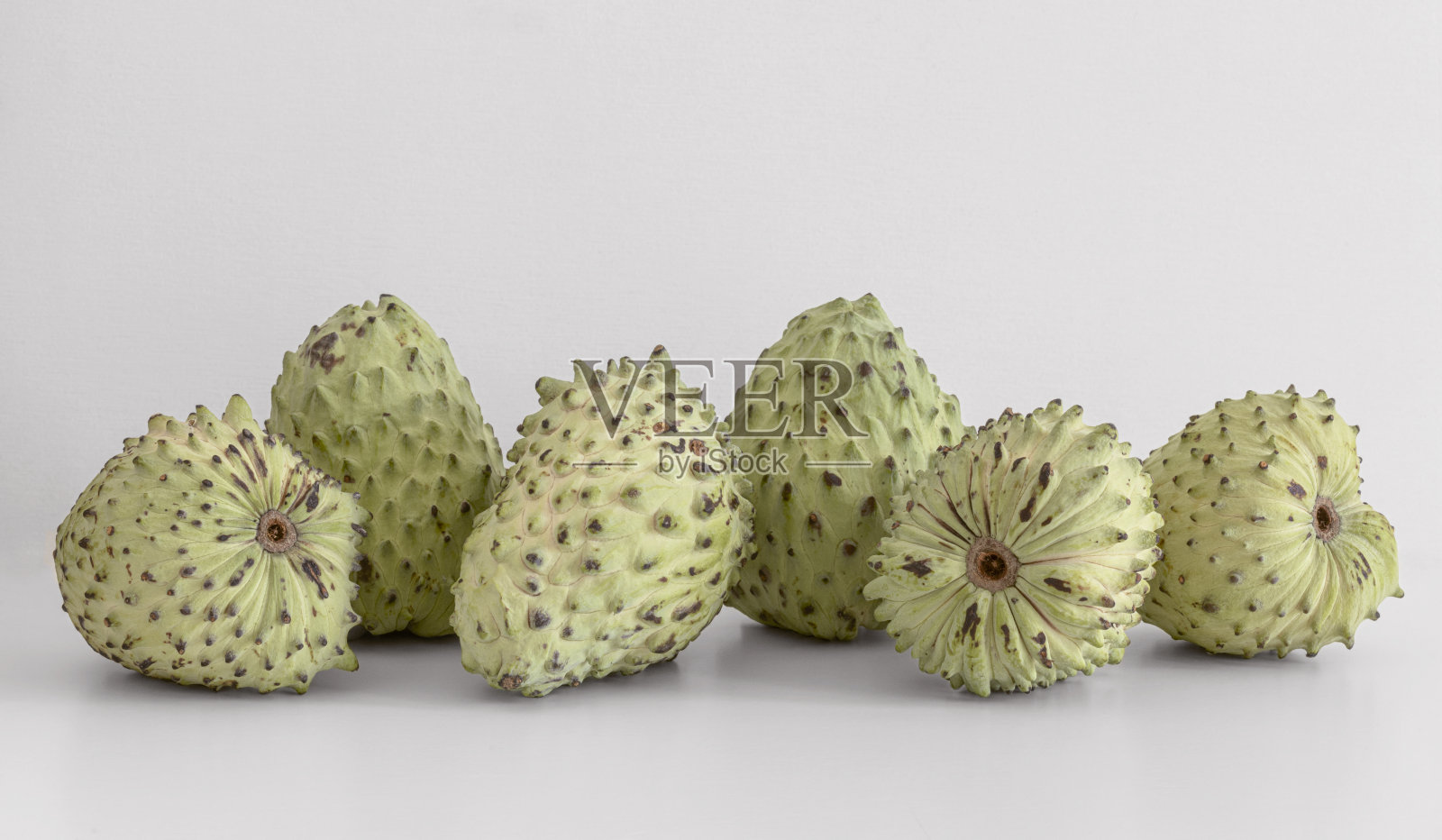 六个成熟的番荔枝等待食用照片摄影图片