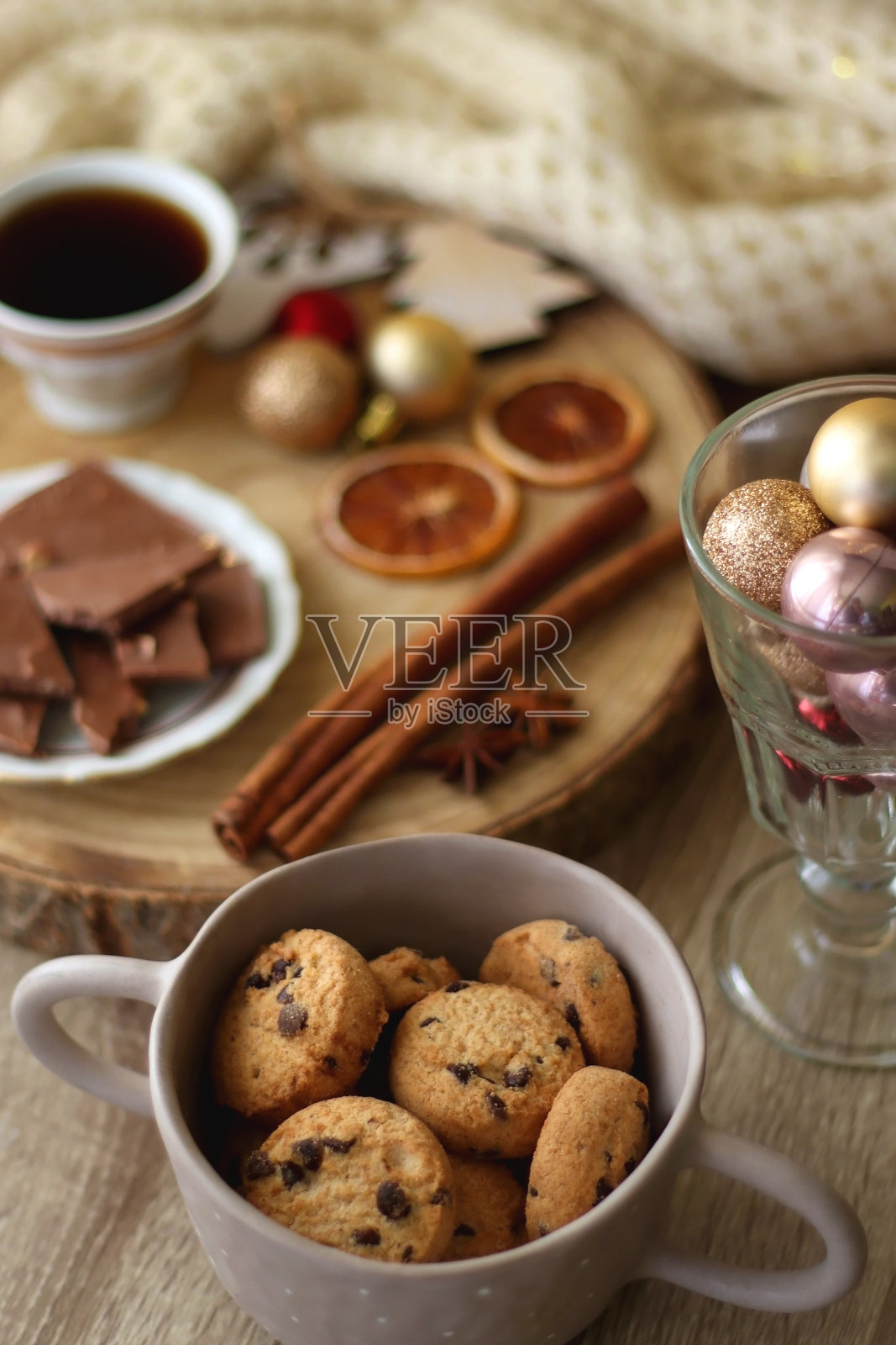 圣诞食物和饮料,装饰和书籍照片摄影图片