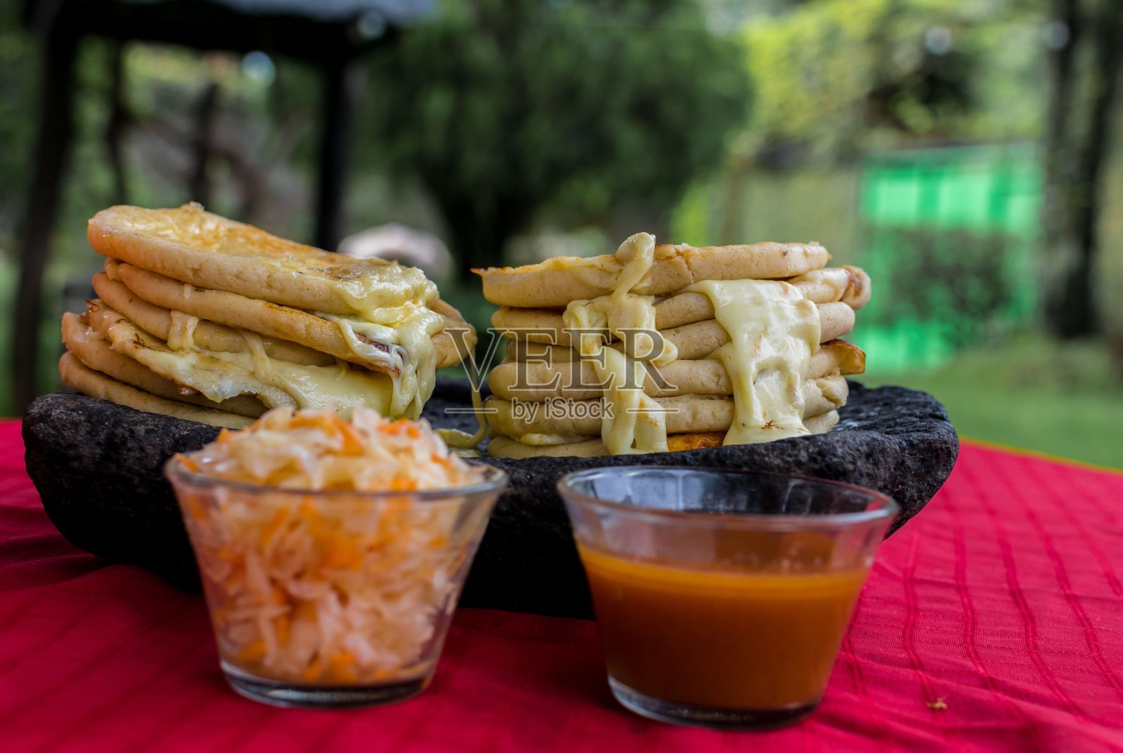 典型的萨尔瓦多人的菜照片摄影图片